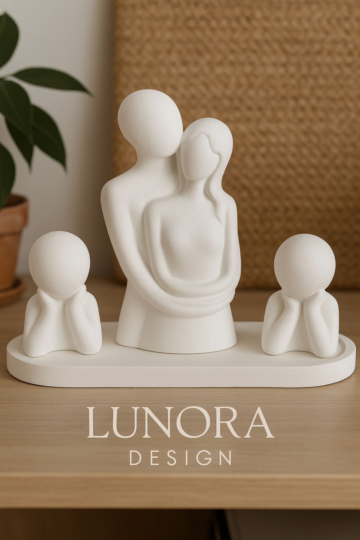 Lunora Design Aile Figür Seti Platformlu – 3 Parça Sarılan Aile Biblosu (Beyaz)