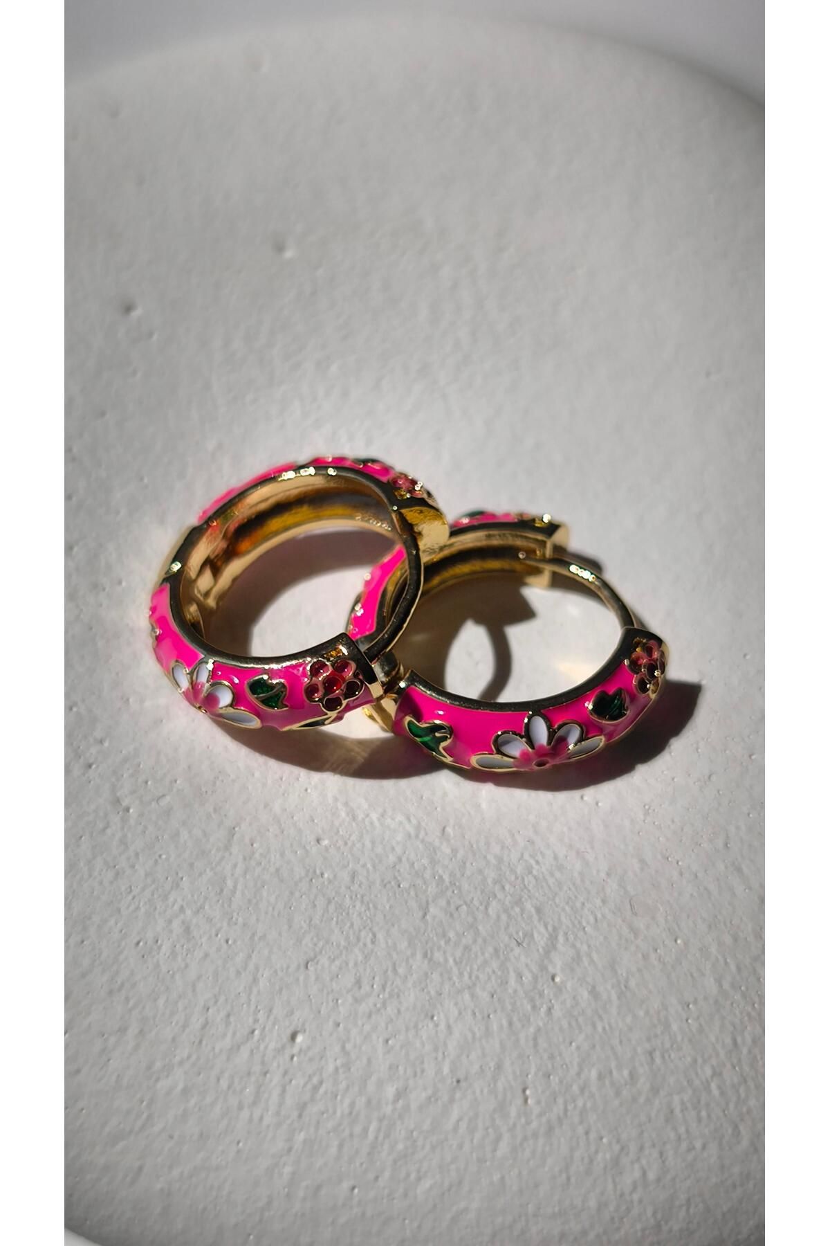 VOBEEYKU Özel Seri Renkli Mineli Çiçek İşleme Detay Halka Küpe (iç Çap:1.6 Cm)
