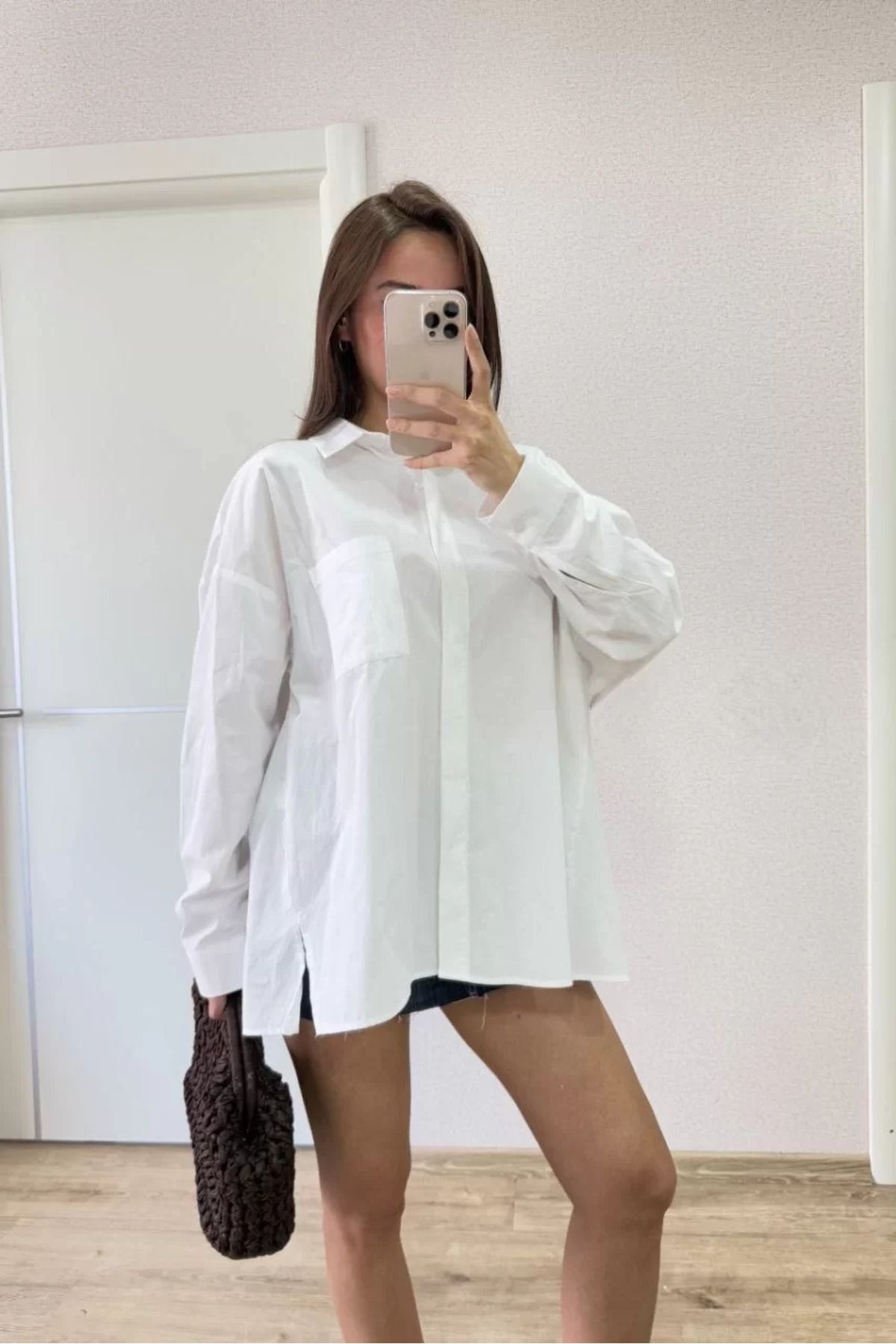 C&Z Collection Poplin Kadın Yakalı Yandan Yırtmaçlı Arka Pens Detaylı Gömlek - Beyaz