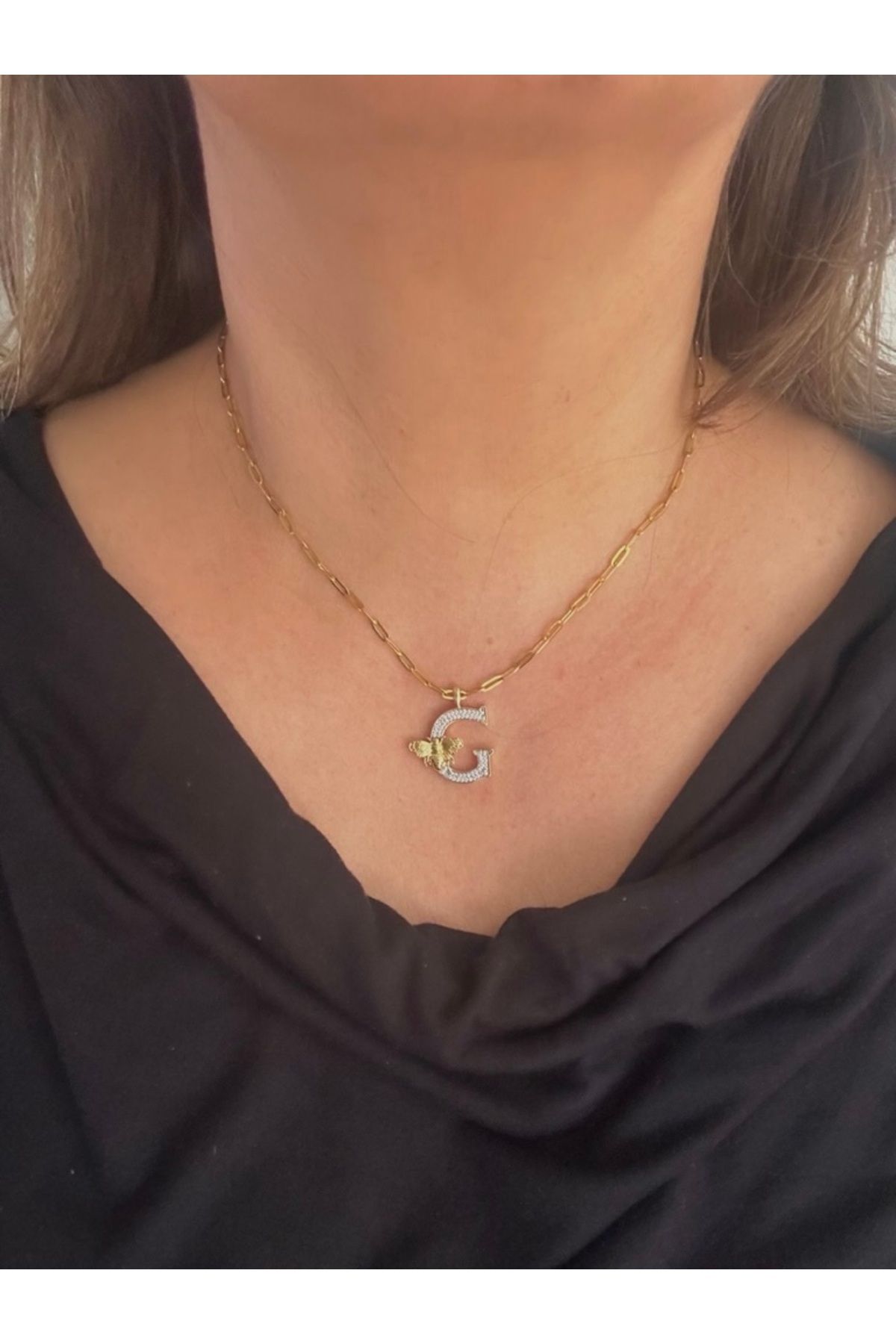 ALS Tasarım Dünyası Kadın Çelik Gold Renk İç İçe Geçirmeli Zincir Ucu G Harf Zirkon Taşlı Kenarı Arı Kolye 40+5 Cm