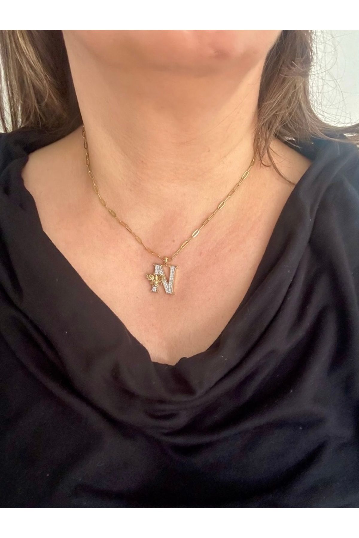 ALS Tasarım Dünyası Kadın Çelik Gold Renk İç İçe Geçirmeli Zincir Ucu A Harf Zirkon Taşlı Kenarı Arı Kolye 40+5 Cm