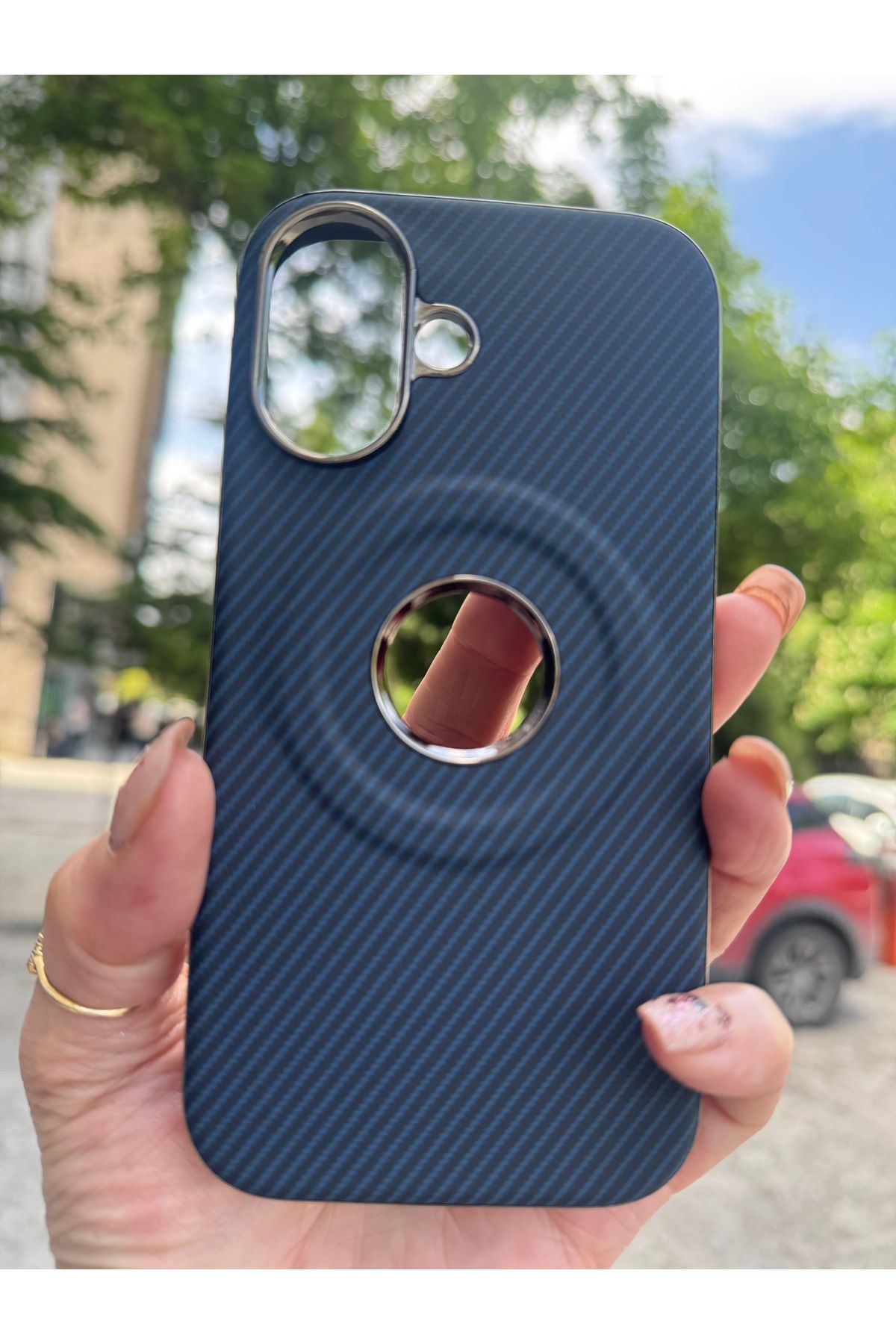 DÜNYA AKSESUAR iPhone 16 uyumlu sert megsafe şarj darbeye düşmeye dayanaklı koruyucu silikon kılıf