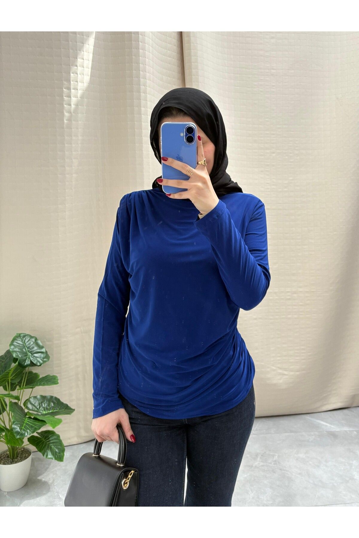 NİSUM MODA OMUZ VE BEL BÜZGÜ DETAYLI SANDY BLUZ