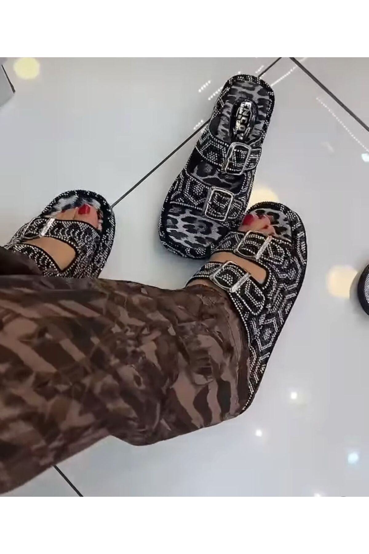 shop Pullu taşlı terlik