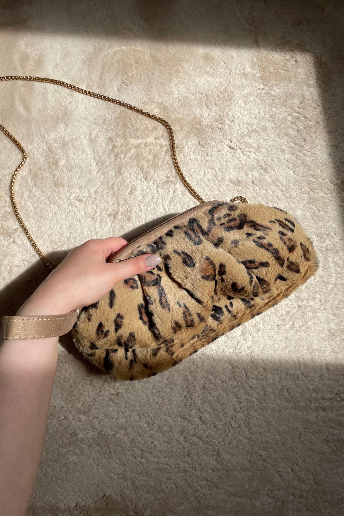 Loretabıl Kadın Leopar Desenli Peluş Zincir Askılı El ve Omuz Çantası