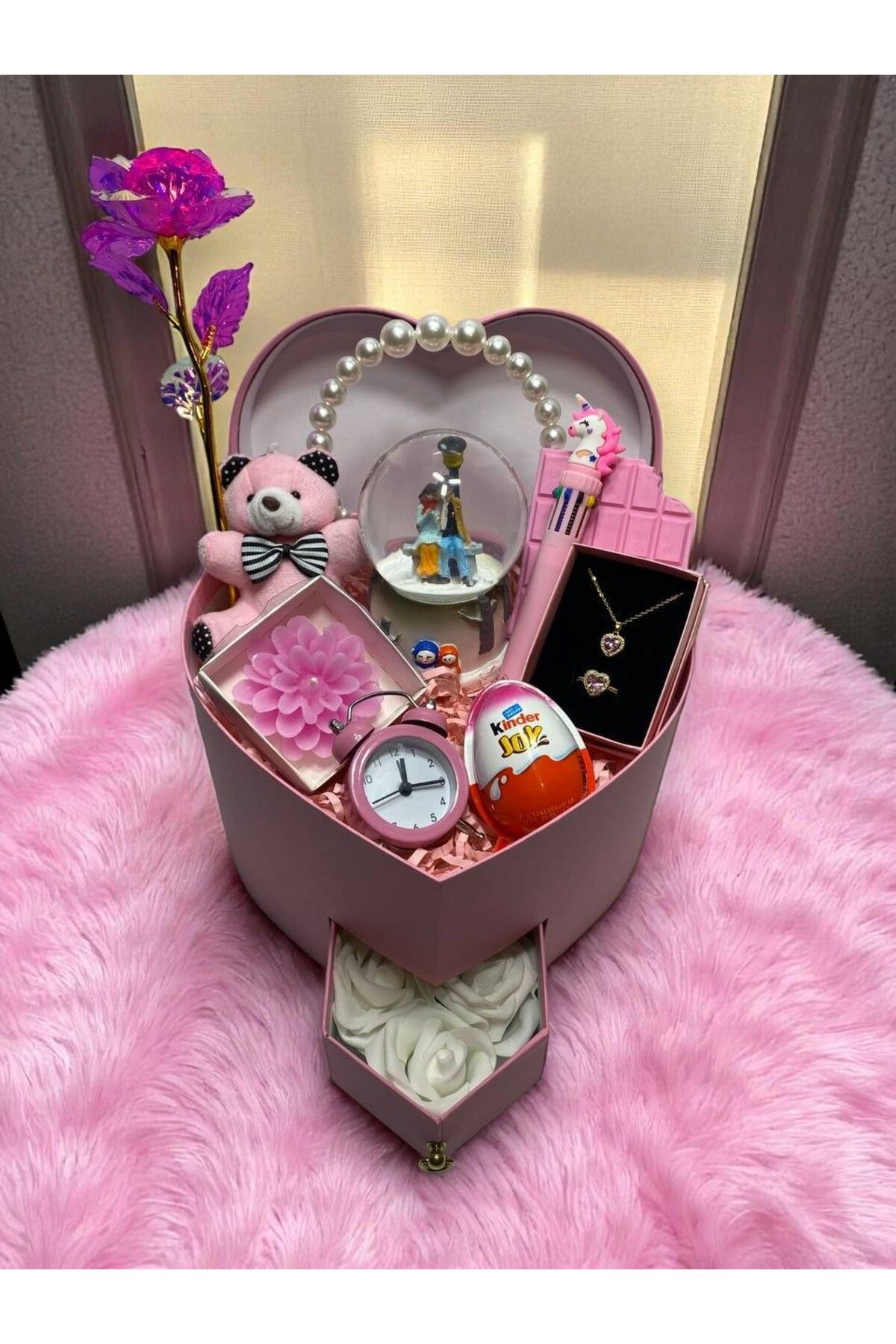 miraybutikhediyelikesya Sevgiliye hediye kutusu, pembe kalp kutu, müzikli kar küresi, taç, çikolata, defter