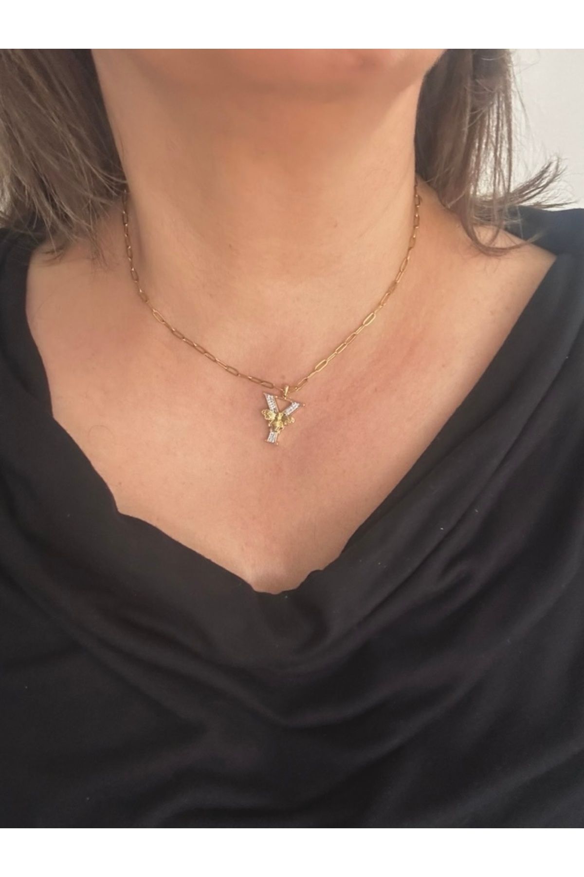 ALS Tasarım Dünyası Kadın Çelik Gold Renk İç İçe Geçirmeli Zincir Ucu A Harf Zirkon Taşlı Kenarı Arı Kolye 40+5 Cm