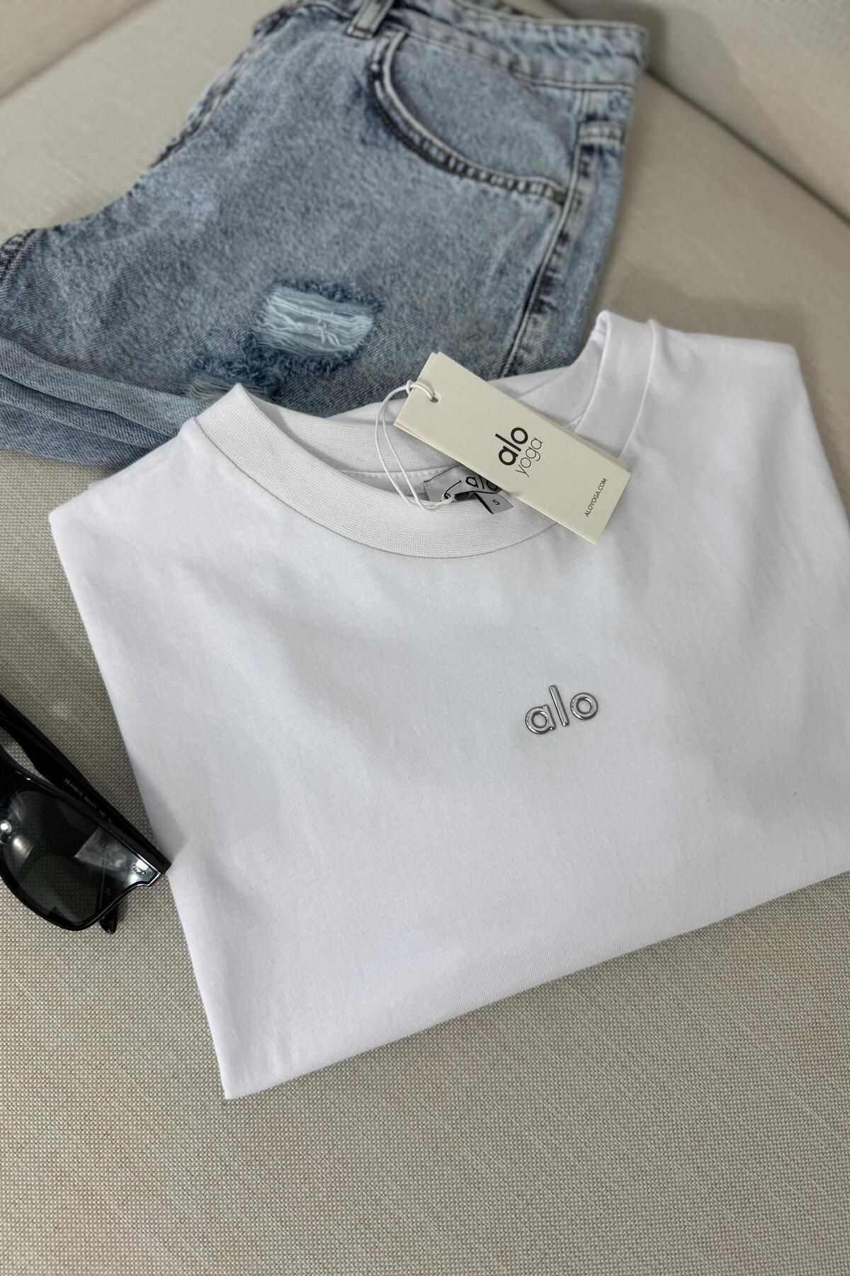 Butik Gardrop Marka Muadil Baskılı Basic Bluz Beyaz