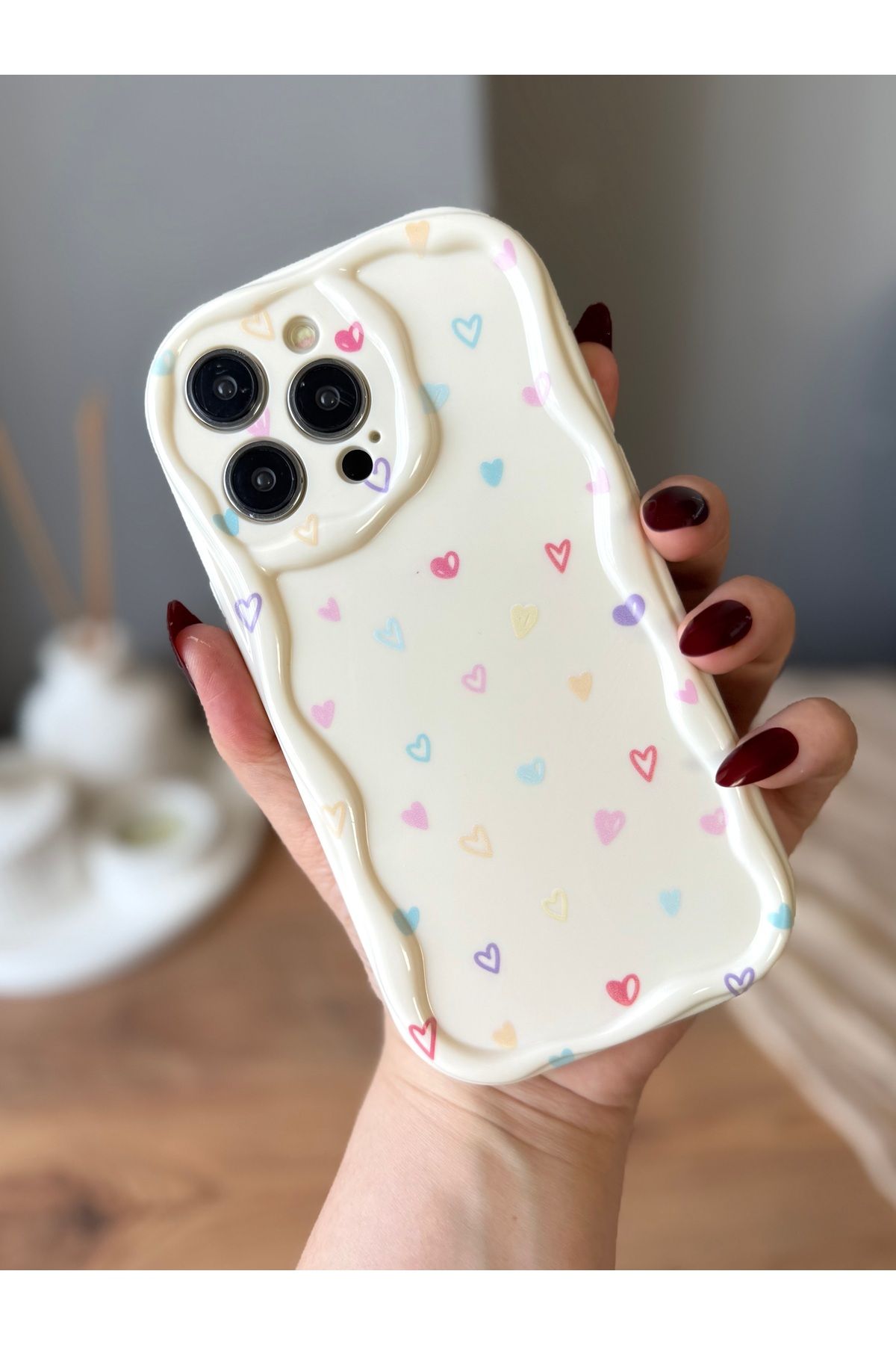 MirazTasarim IPHONE 14 PRO MAX RENKLİ KALP DESENLİ EKRU KILIF