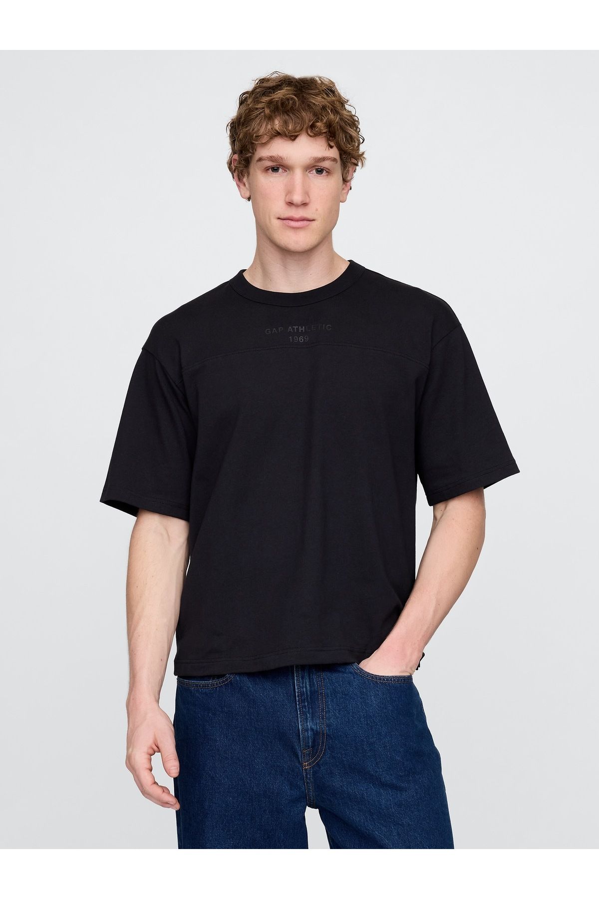 GAP Erkek Siyah Oversized Athletic Logo T-Shirt
