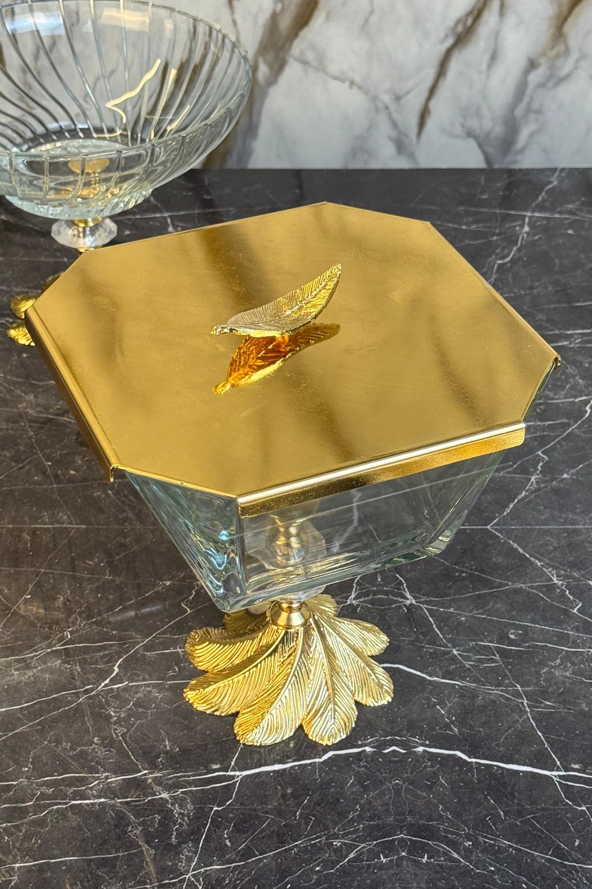 MAY HOME Yaprak Detaylı Karen Metal Kapaklı Cam Kase & Meyve Salata Sunumluğu