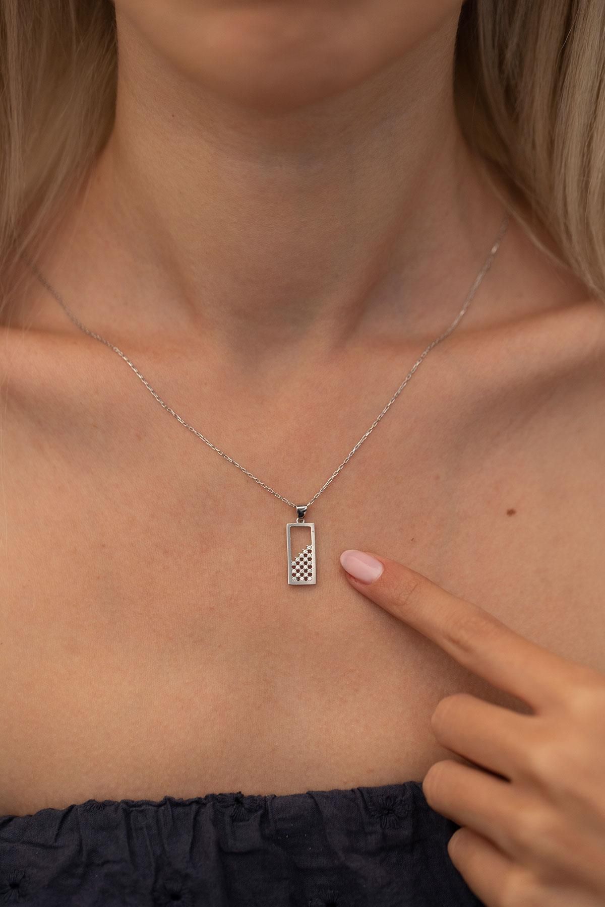 Ninova Silver Dikdörtgen Model Gümüş Zirconia Kolye