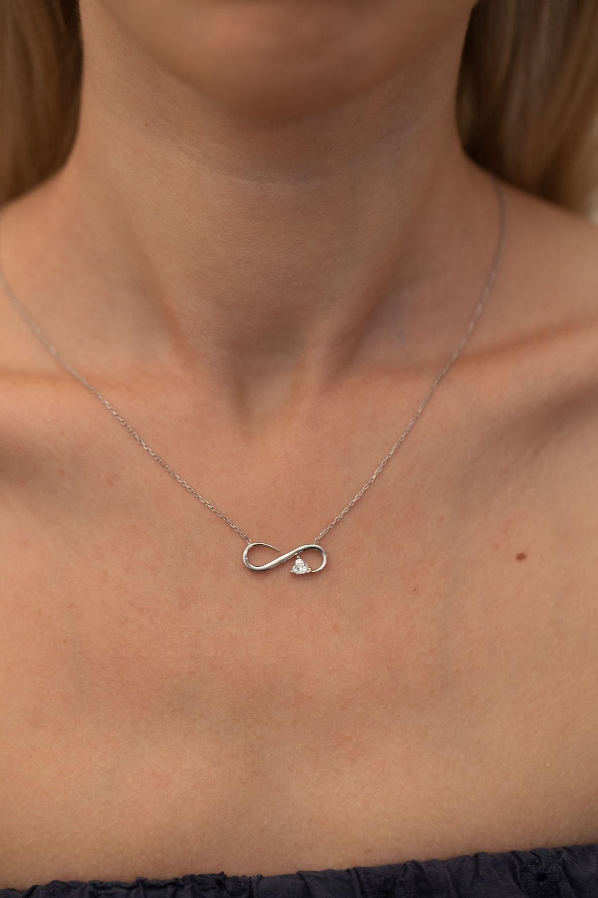 Ninova Silver Sonsuzluk Model Gümüş Zirconia Kolye