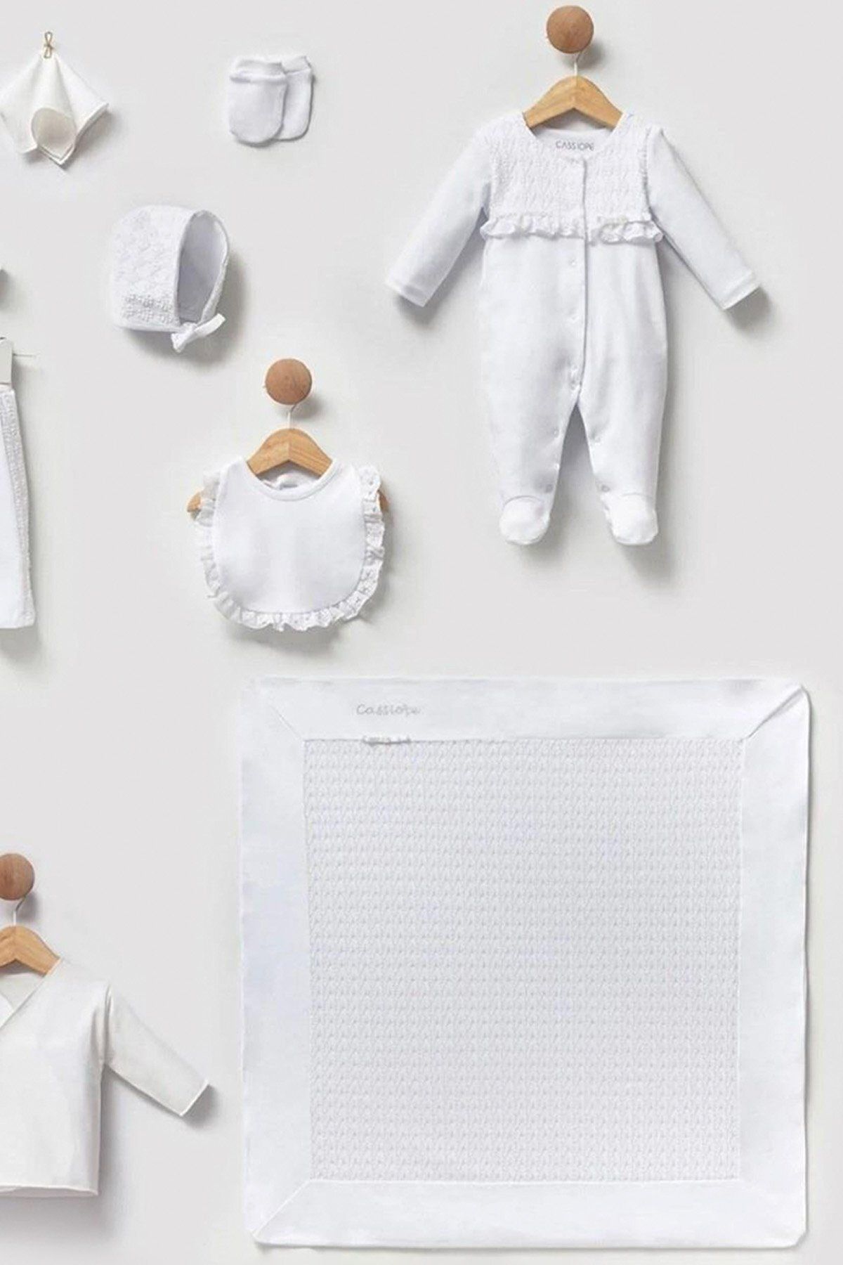 Cassiope-Soft Touch Frilly Textured Gift 10 Pieces Newborn Boxed Hospital Outlet 1