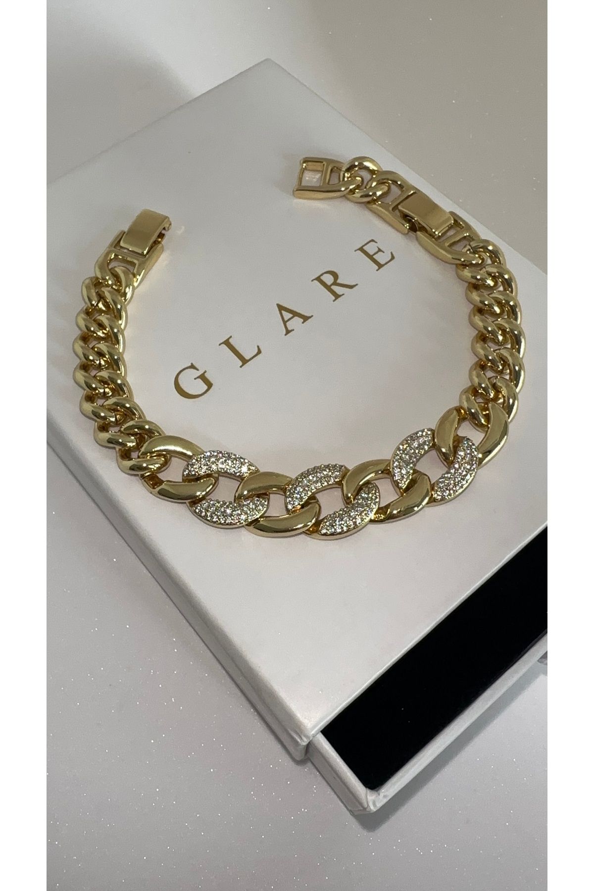GLARE JEWELRY Gurmet Model Taşlı Monaco Chain 22k Altın Renginde Tasarım Çelik Bileklik(15+3cm)