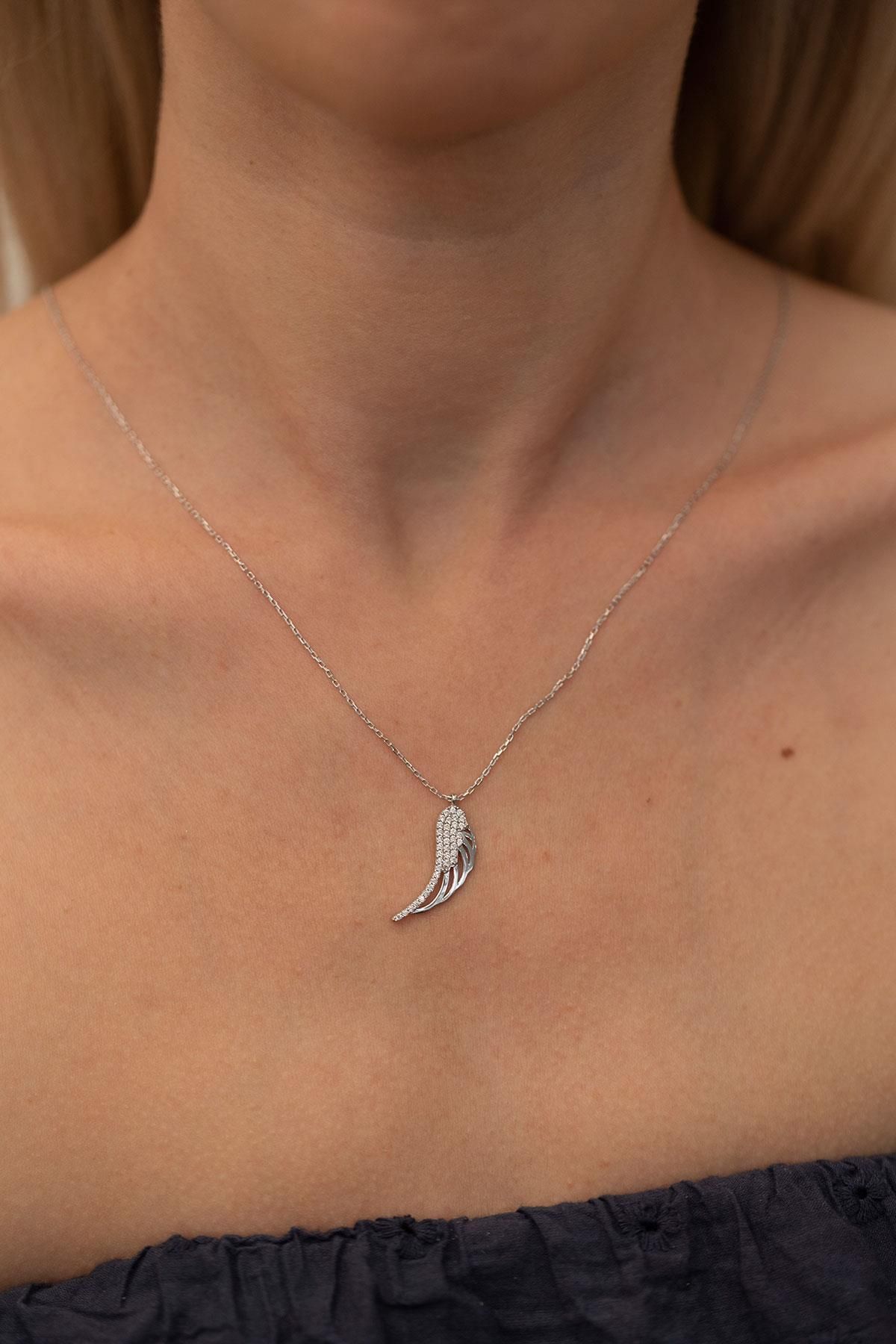 Ninova Silver Melek Kanadı Model Gümüş Zirconia Kolye