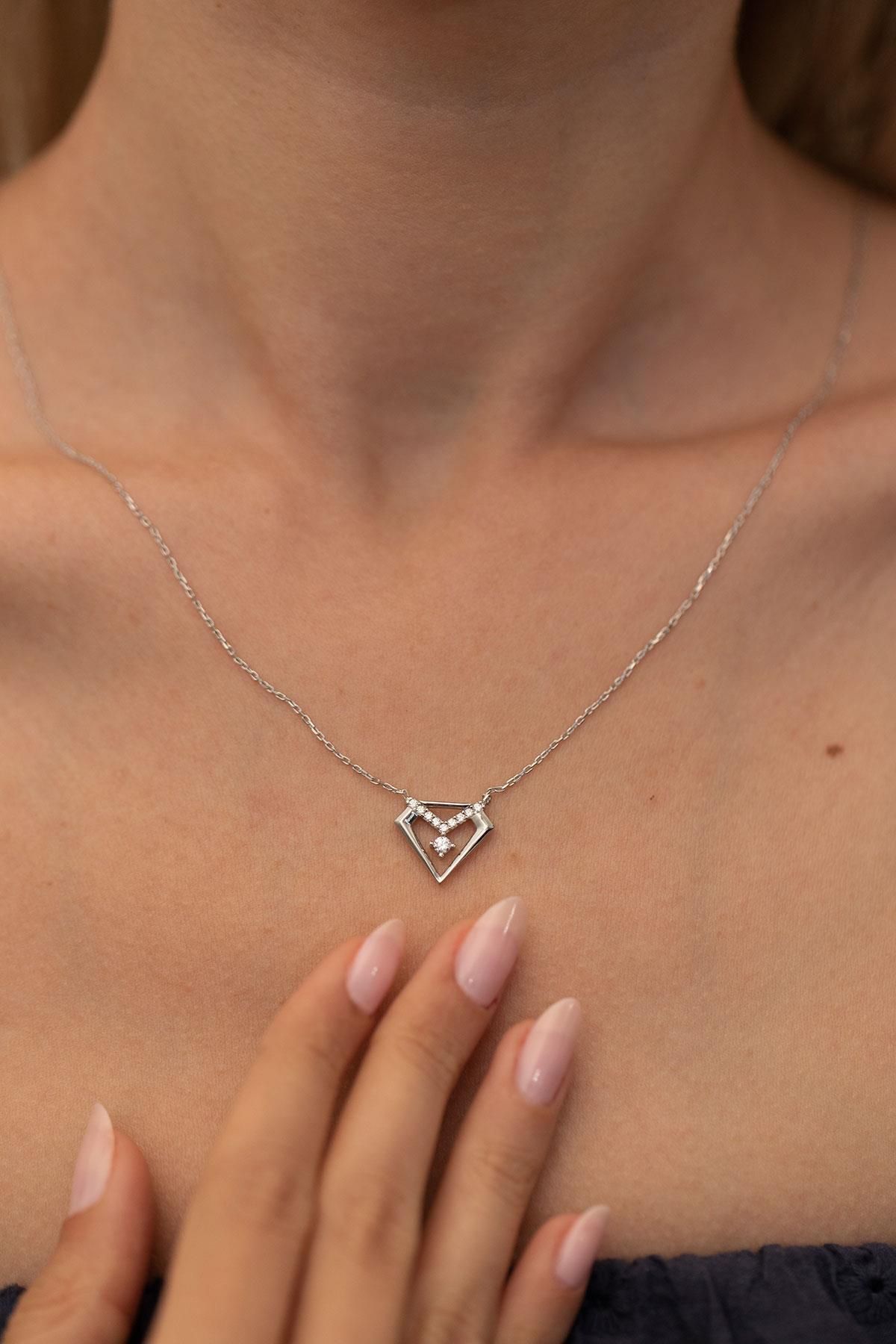 Ninova Silver Elmas Modeli Gümüş Zirconia Kolye