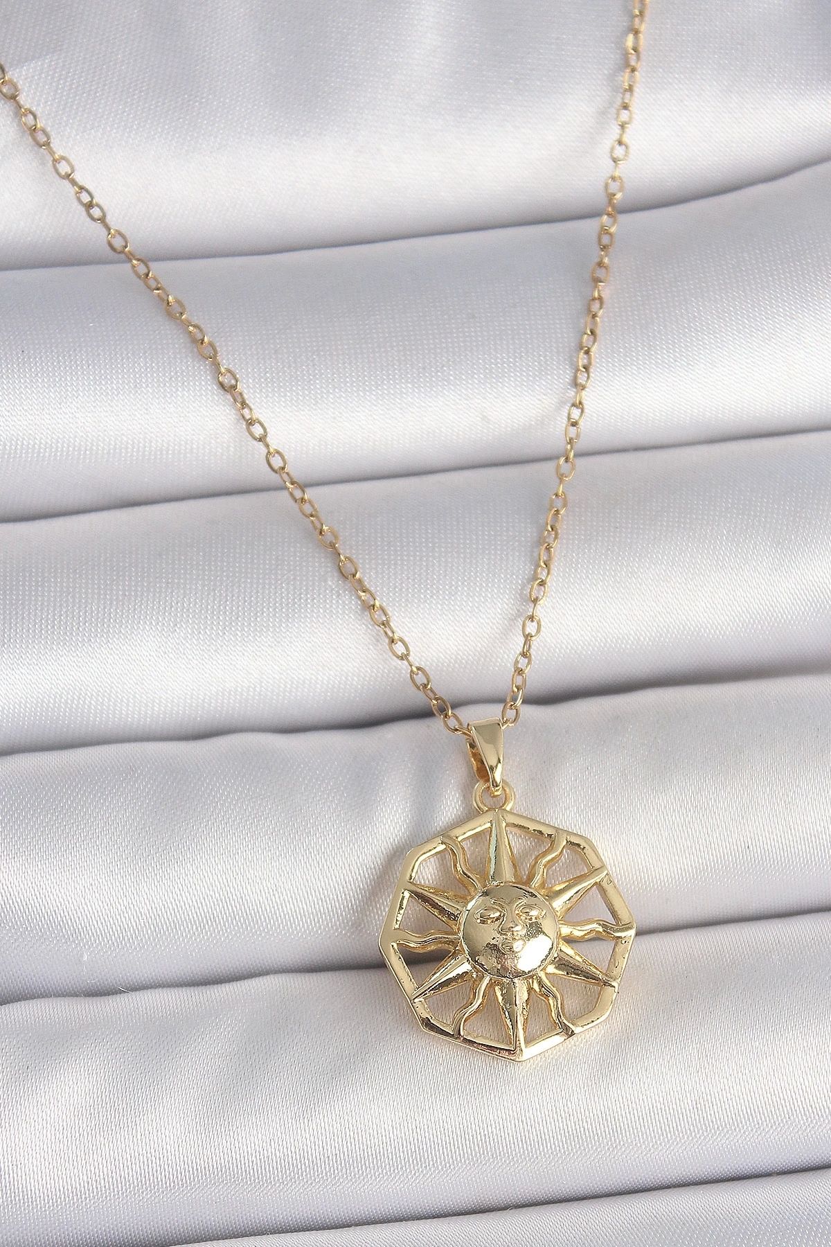 GLIMMERY 316L Çelik Gold Renk Zincir İşlemeli Güneş Model Kadın Kolye