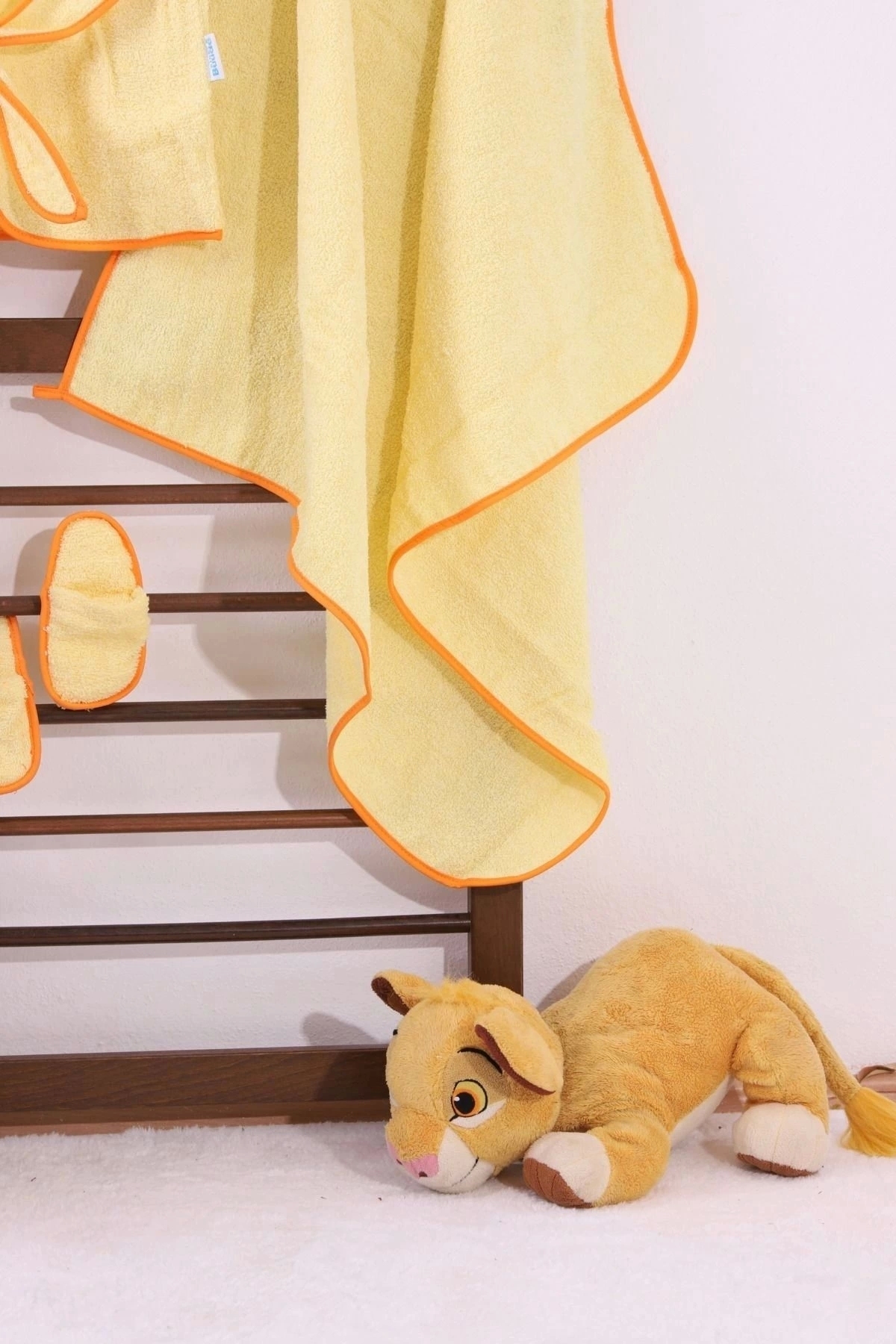 Buude Kids Aslan Figürlü 4 Parça Unisex Bornoz Seti fotoğrafı 2 (önizleme)