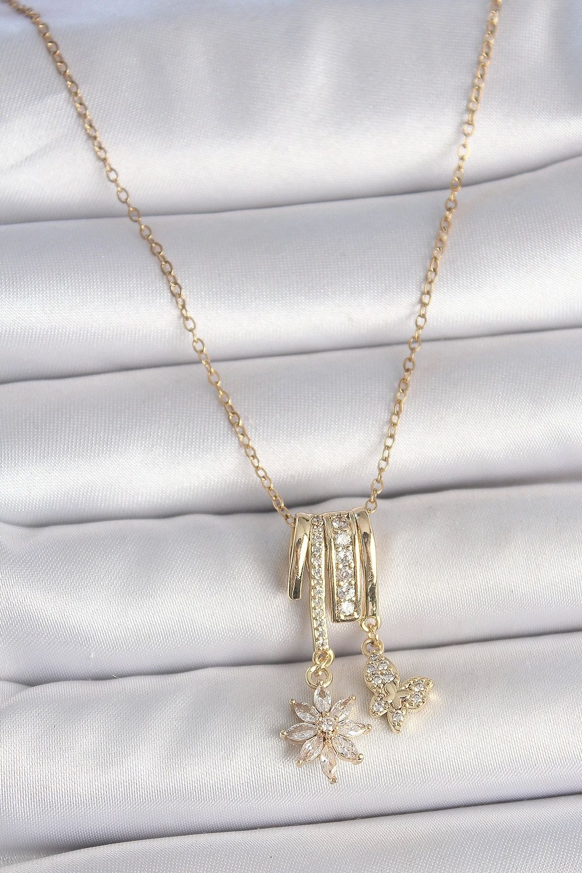 GLIMMERY 316L Çelik Gold Renk Sallantı Zirkon Taşlı Çiçek Kelebek Figür Charm Kadın Kolye