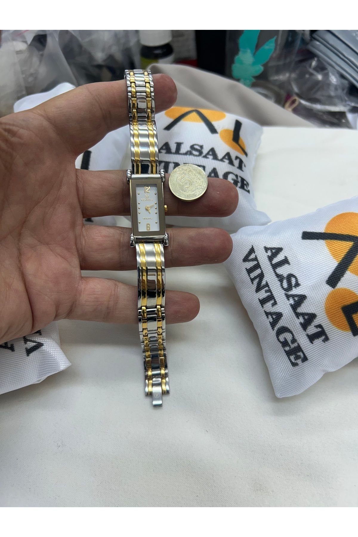 Revello Vintage kadın saati