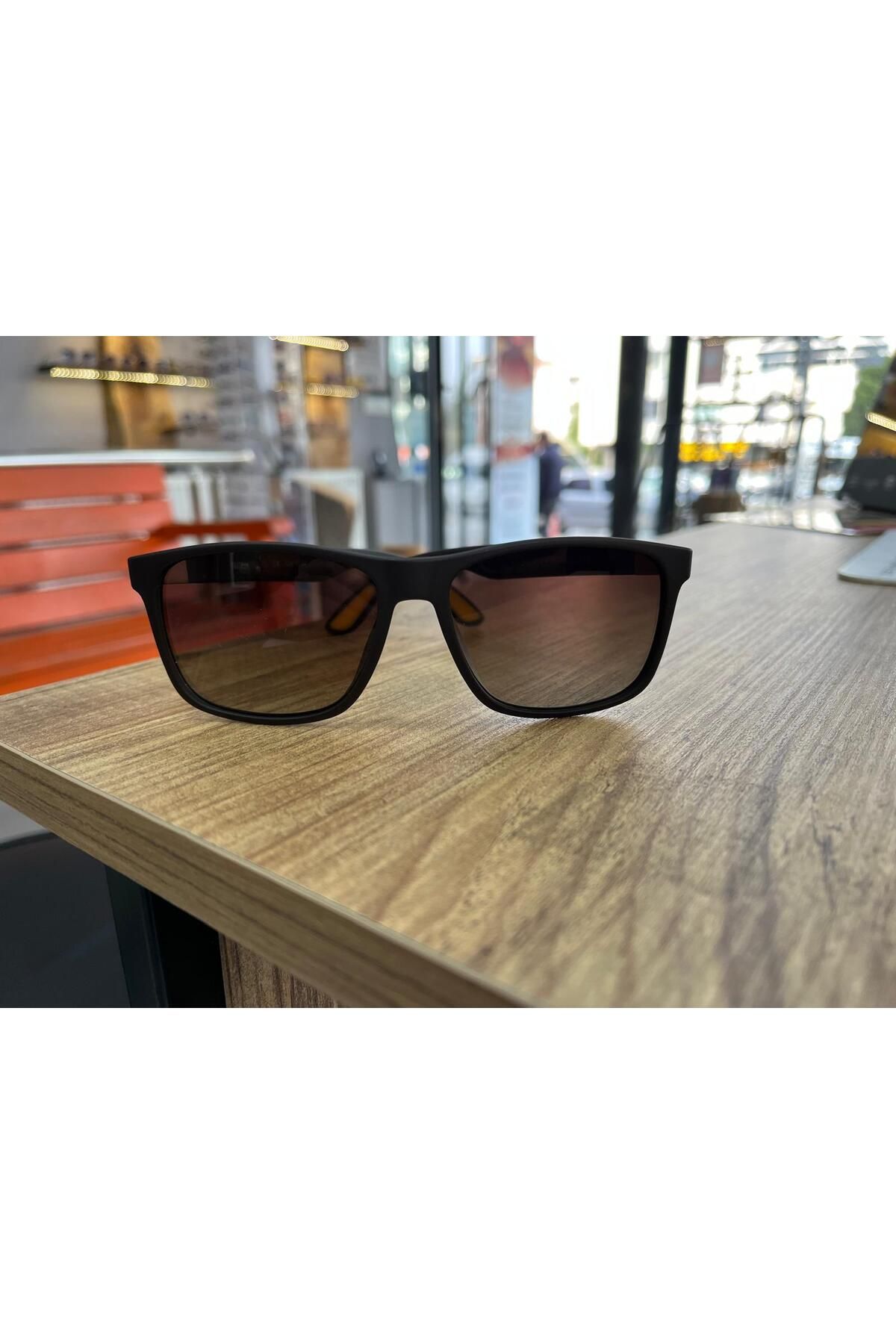 Store güneş gözlügü