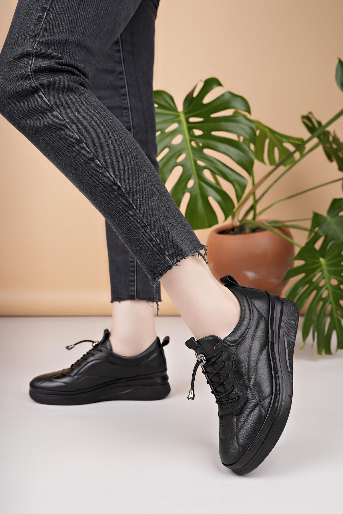 Nesil Shoes Modessa 123 Siyah Lastik Bağcıklı Hakiki Soft Deri Kadın Ayakkabı
