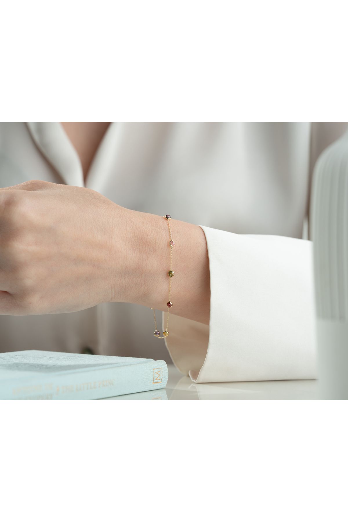 Minimal Kolye 14 Ayar Altın Karışık Taşlı Bileklik Amatist, Topaz, Pembe, Peridot ve Garnet Taşlı, 8 Adet 3mm Taş
