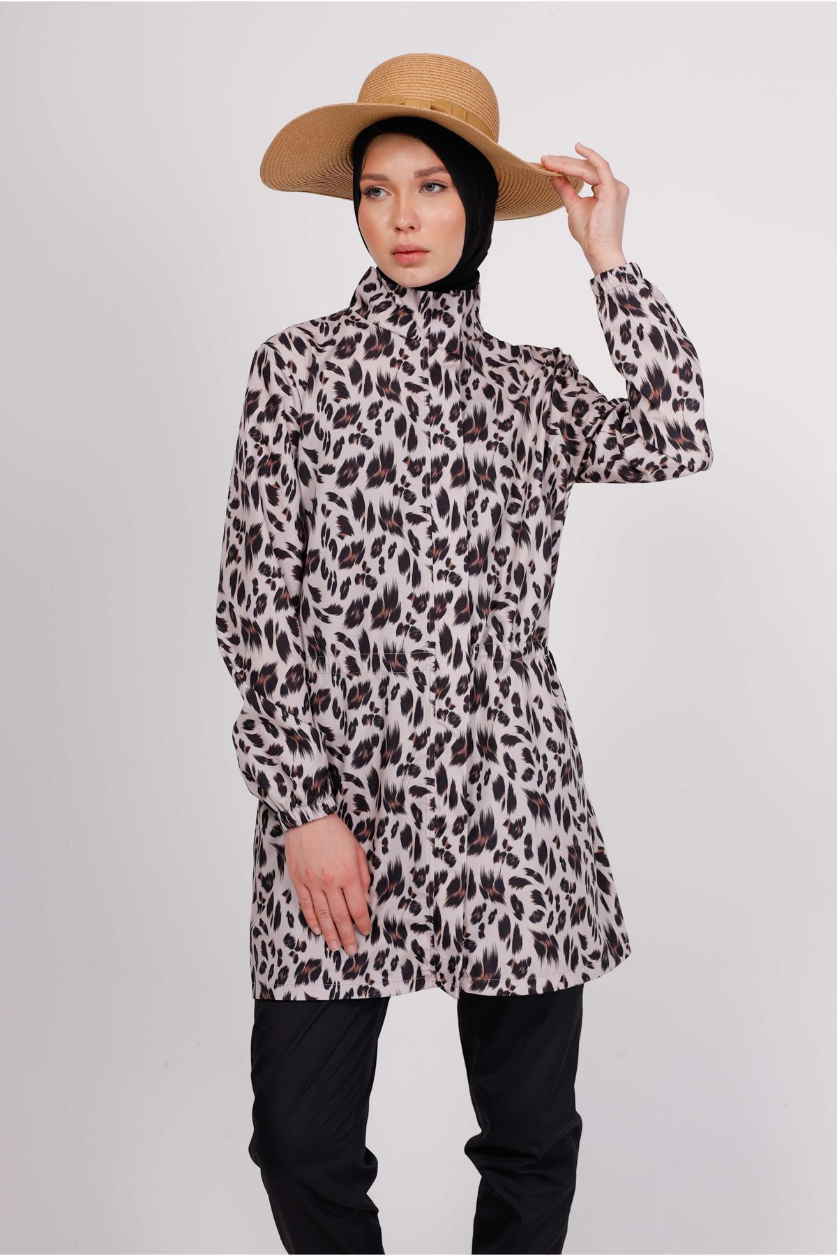 GAVLİA Leopar Desenli Tesettür Mayo Takımı (Üst + Pantolon + Çanta) – 3’lü Paraşüt Pantolonlu Set