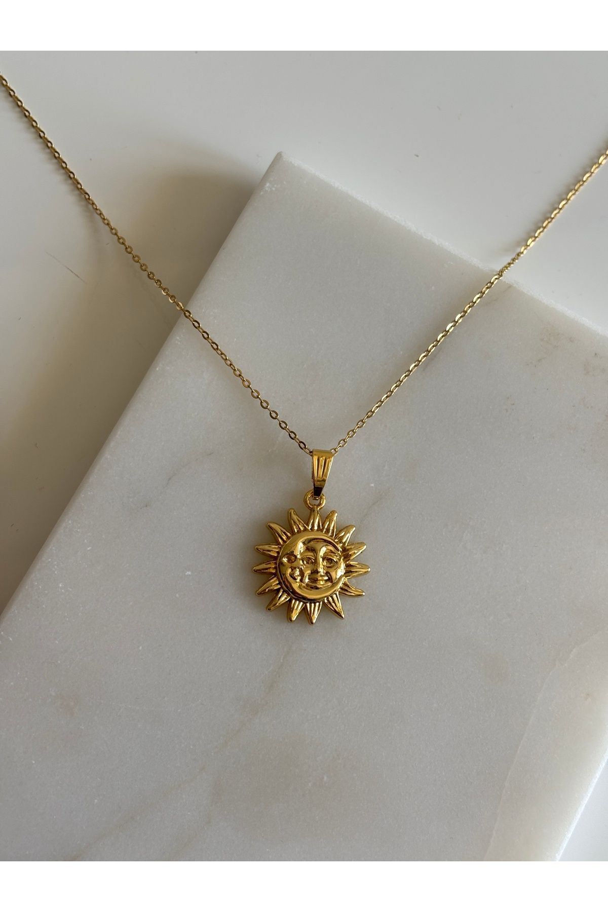 alize aksesuar Güneş Figürlü Çelik Kolye Gold Renk Astrolojik Model