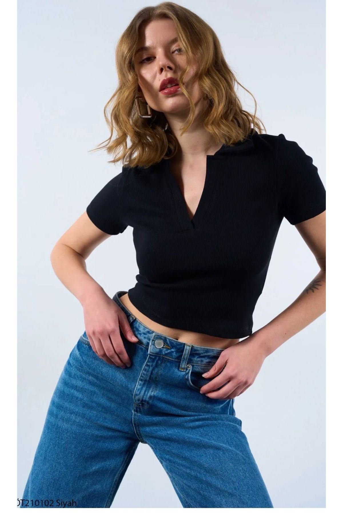 Nişantaşı Kadın V Yaka Polo Yaka T-shirt