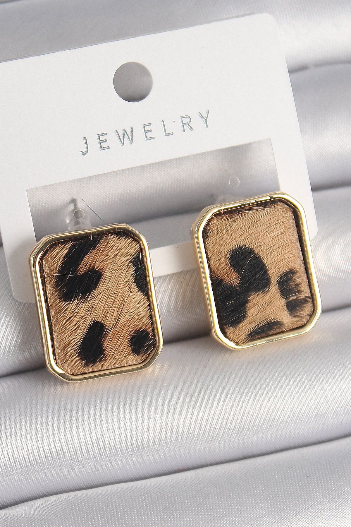 Clariss Pirinç Gold Renk Kare Leopar Desen Model Kadın Küpe