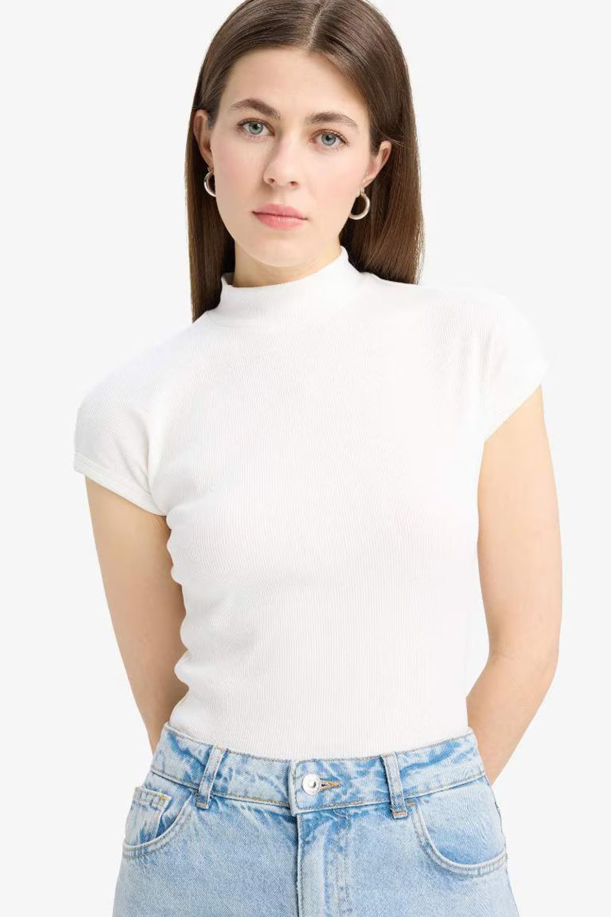DeFacto Slim Fit Dar Kesim Yarım Balıkçı Yaka Basic Düz Fitilli Kaşkorse Kısa Kollu Tişört