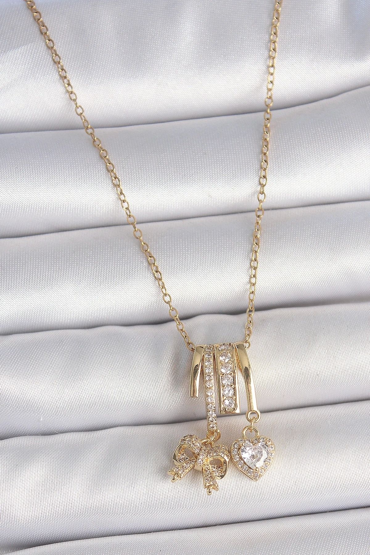 STOREMAX 316L Çelik Gold Renk Sallantı Fiyonk Kalp Figür Charm Kadın Kolye