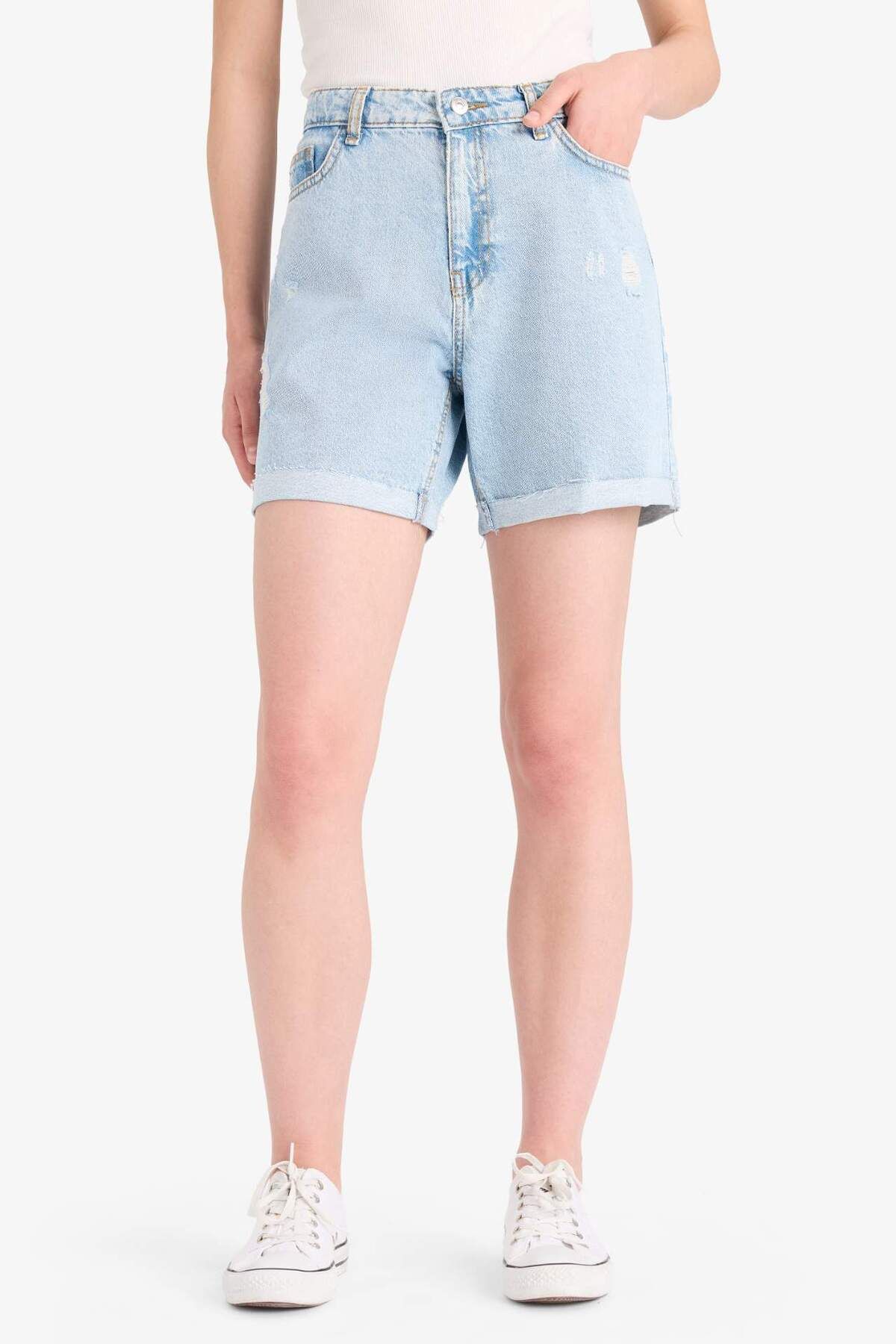 DeFacto Boyfriend Yüksek Bel Yıkamalı Duble Paça Jean Şort E0934AX25SM