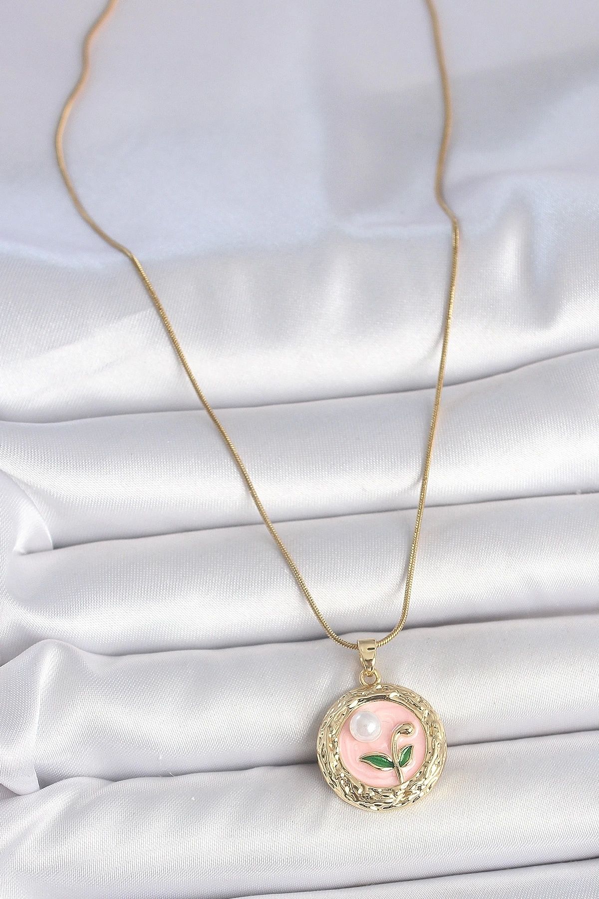 bamido 316l Çelik Gold Renk Zincir Pembe Çiçek İşlemeli İnci Detay Portre Model Kadın Kolye - Bamido