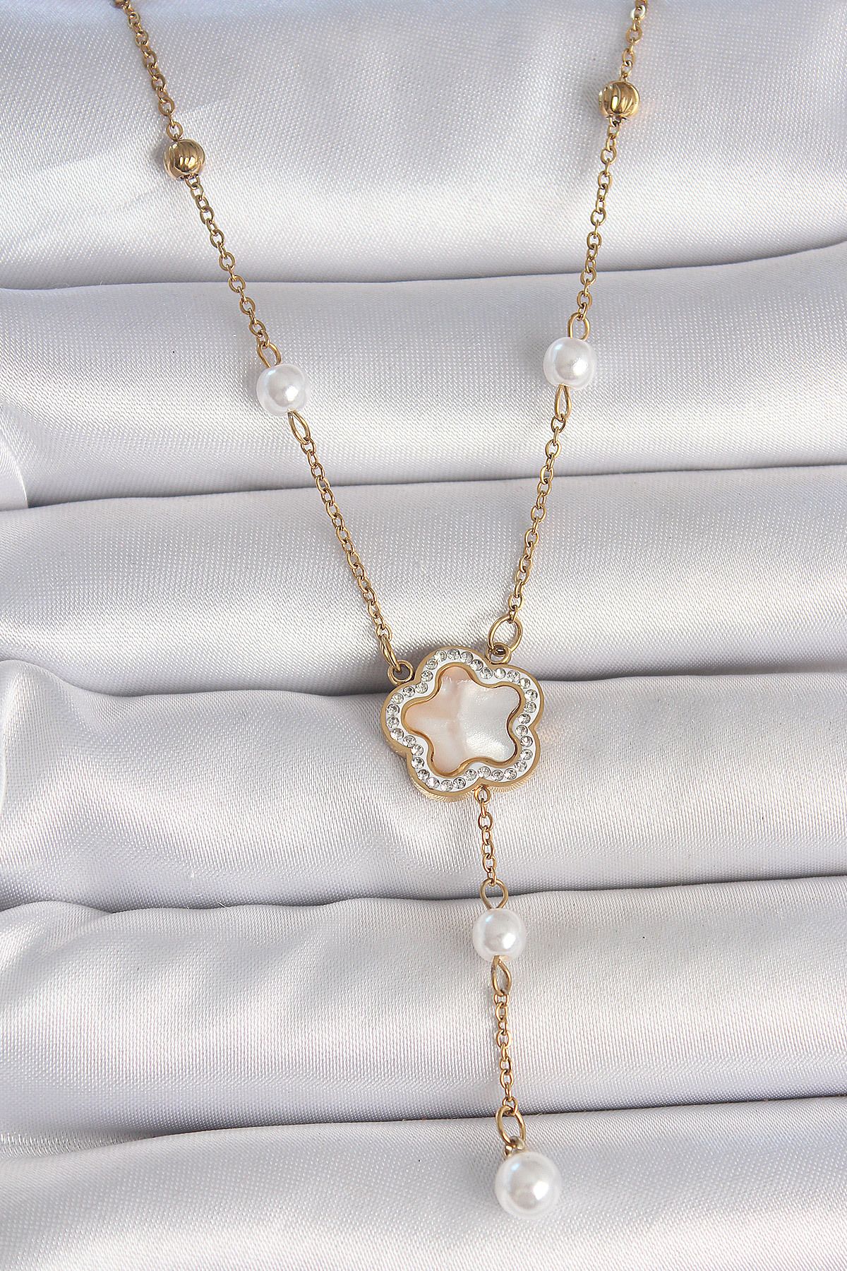 callerrons accessories Gold Renk Zincir Beyaz Mineli Zirkon Taşlı Yonca Figür Topçuk Detay Kadın Kolye - EBJ250510W33775