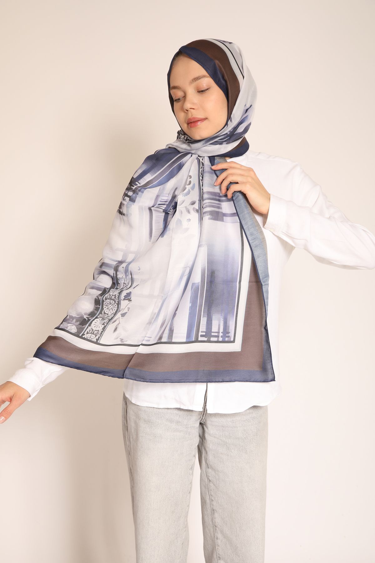 BERCHEM SCARF Geometrik Desenli Lacivert ve Kahve Tonlarında Şal – Zarif ve Modern Stil