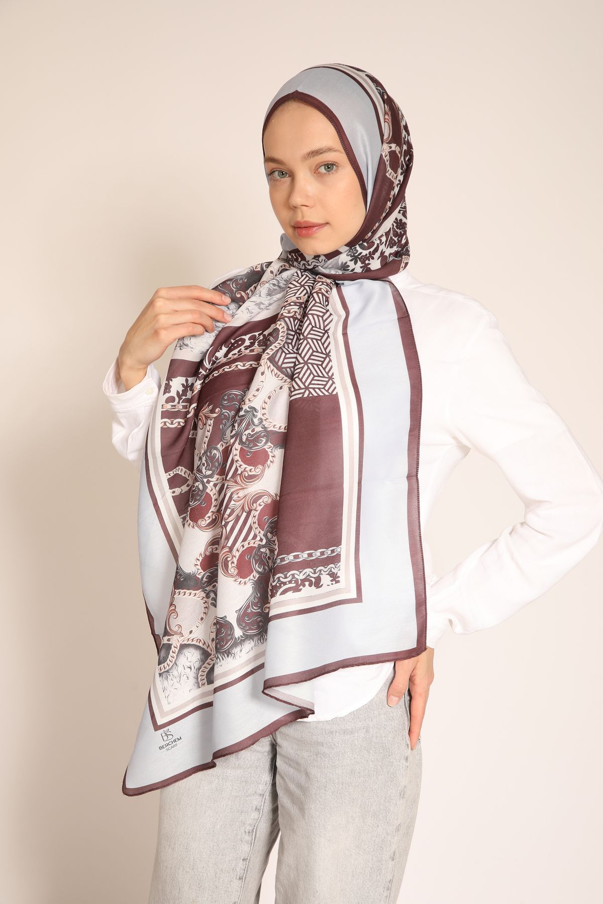 BERCHEM SCARF Kahverengi-Mavi Barok Desenli Şal – Klasik Şıklığın Modern Yorumu