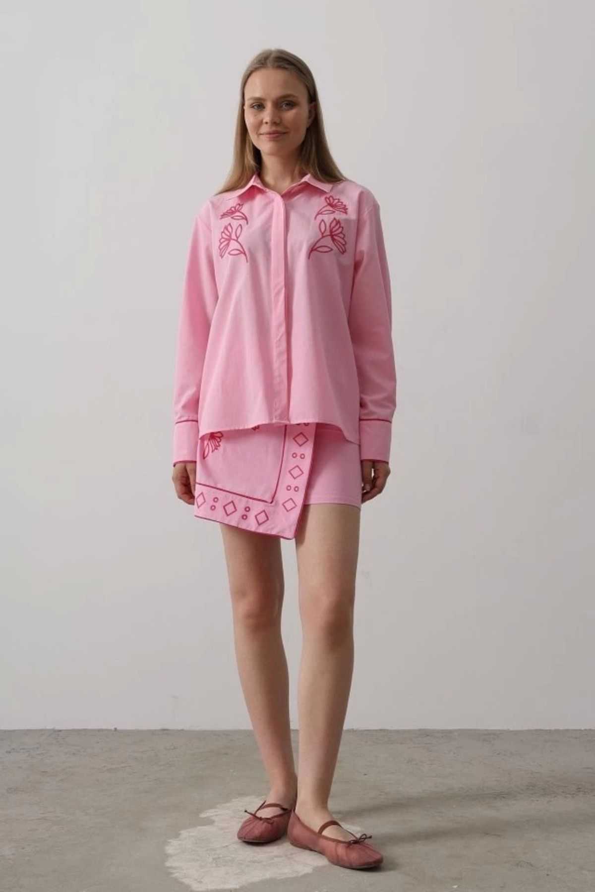 Butik Nakış Detaylı Etekli Takım - Pembe
