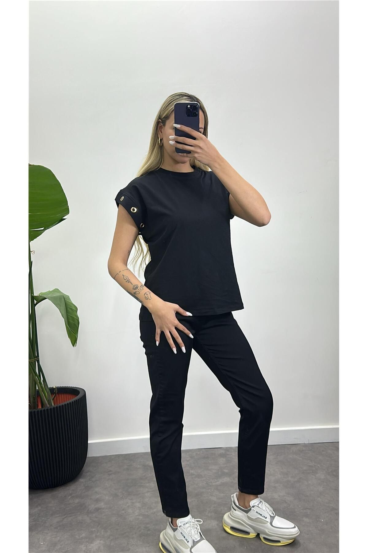 Acar Boutique Kolu Kuş Gözlü T-Shirt
