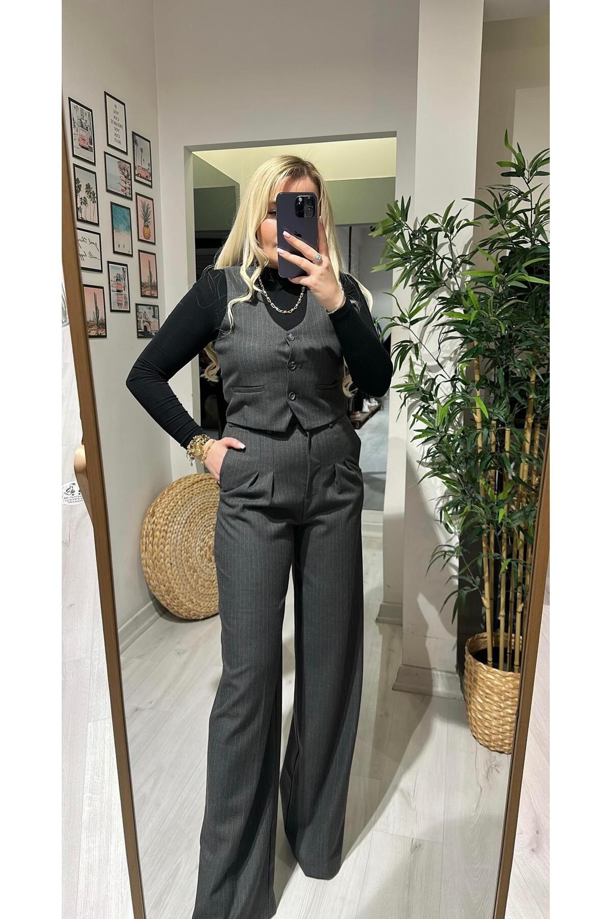 Acar Boutique Çizgili Yelekli Takım