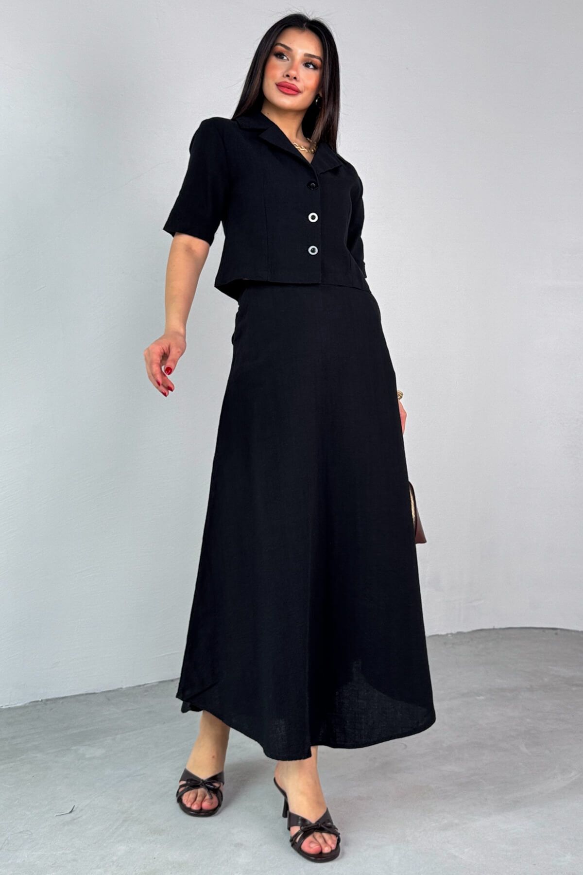 Cappmoda TKM-25111 Siyah Yarım Kol Gömlek Yaka Düğmeli Crop Üst Yüksek Bel A Kesim Etek Takım