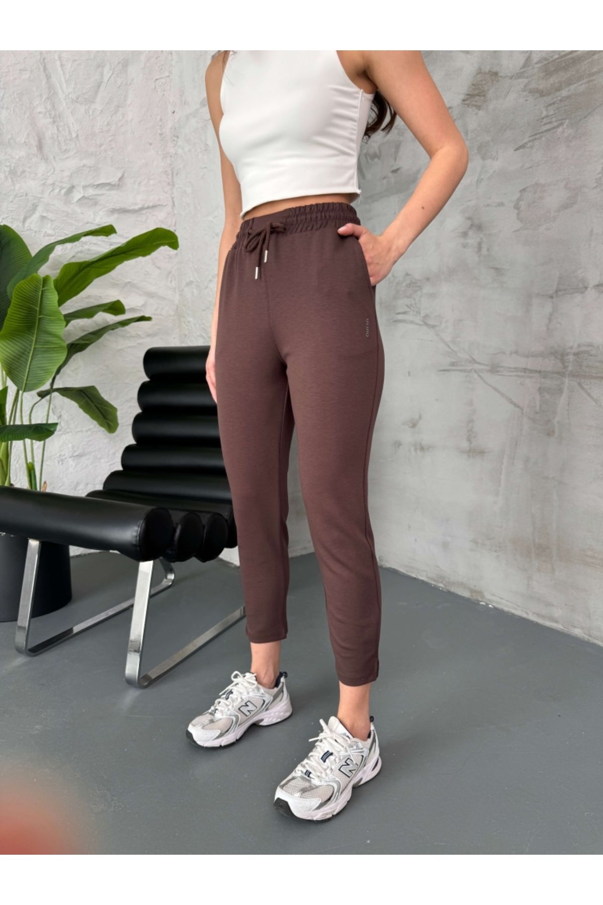 Elif Özbey Butik Kahve Yırtmaçlı Modal Eşofman