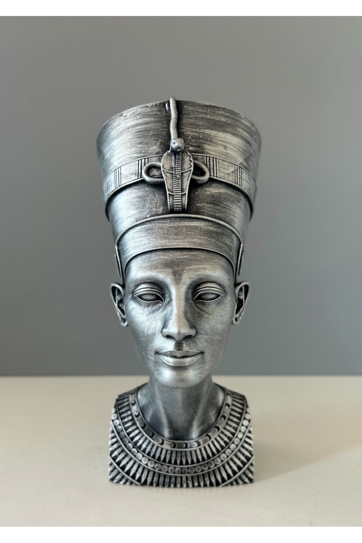 LivadoHome Nefertiti Dekoratif Biblo Heykel 23cm x 10cm