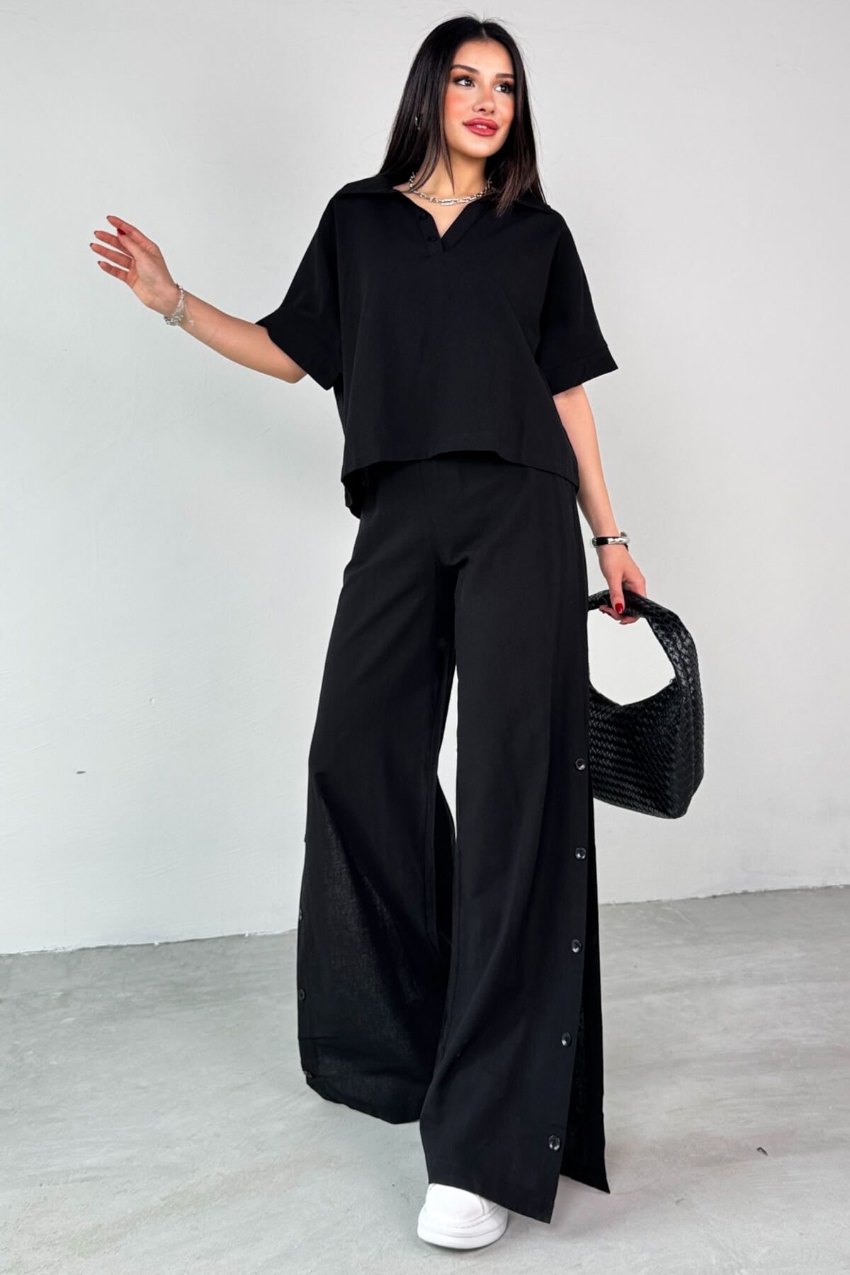 Cappmoda TKM-25110 Siyah Polo Yaka Kısa Kollu Bluz Düğme Detaylı Geniş Paça Pantolon Yazlık İkili Takım