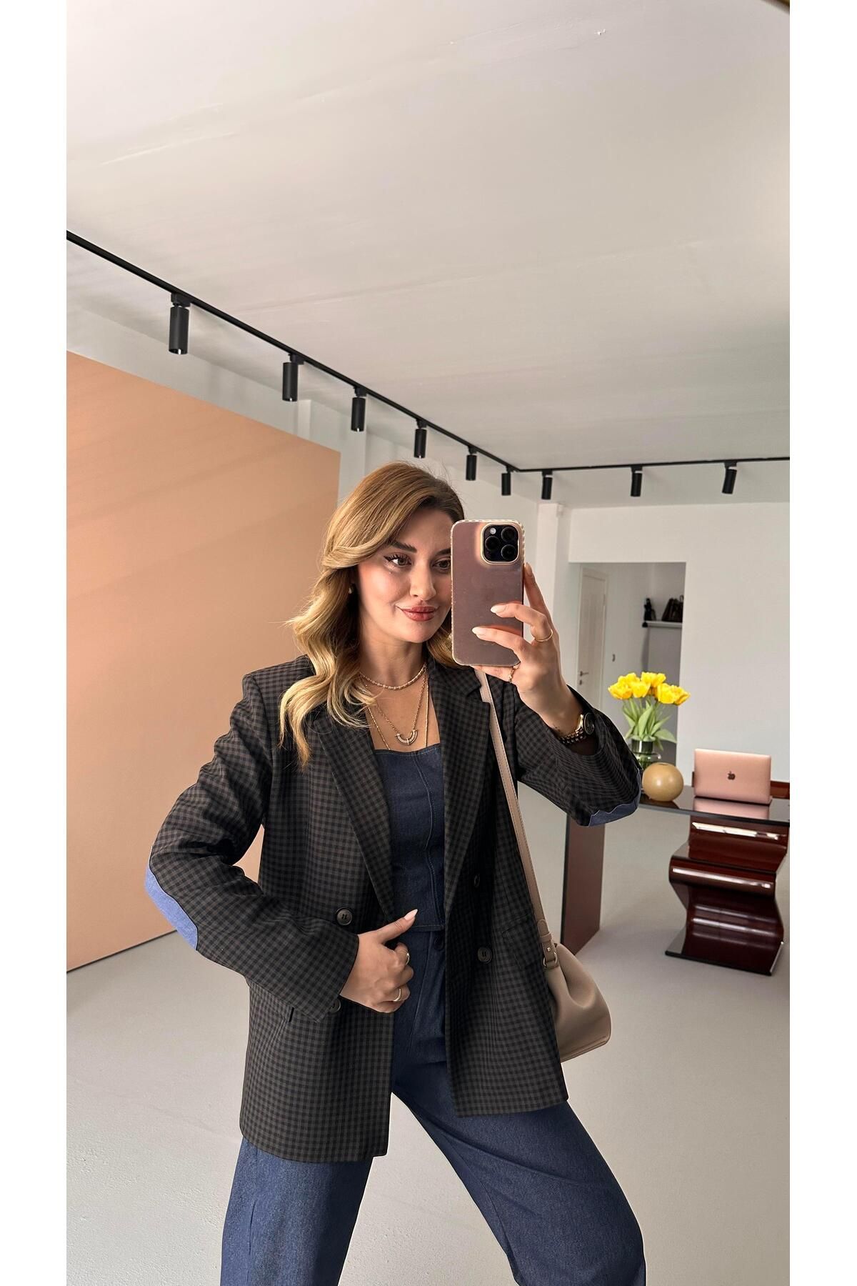 Sezgi Tekin Dirsek Denim Yamalı Ekose Blazer Ceket