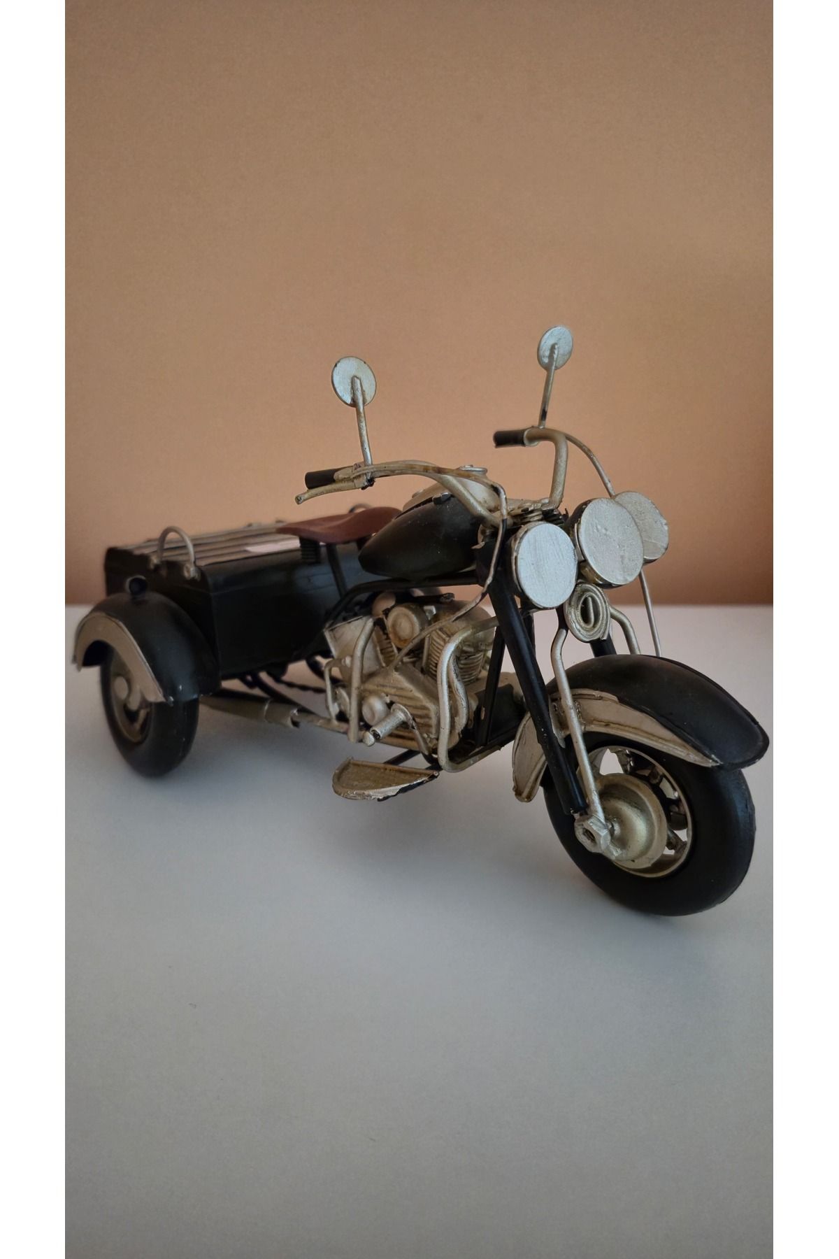 Land of Souvenir El İşi Metal Motor Biblo
