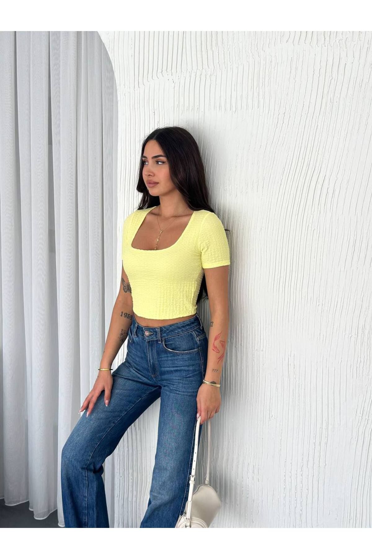 Noa Noa Kabartma Kumaş Kısa Kollu Crop Kare Yaka T-Shirt