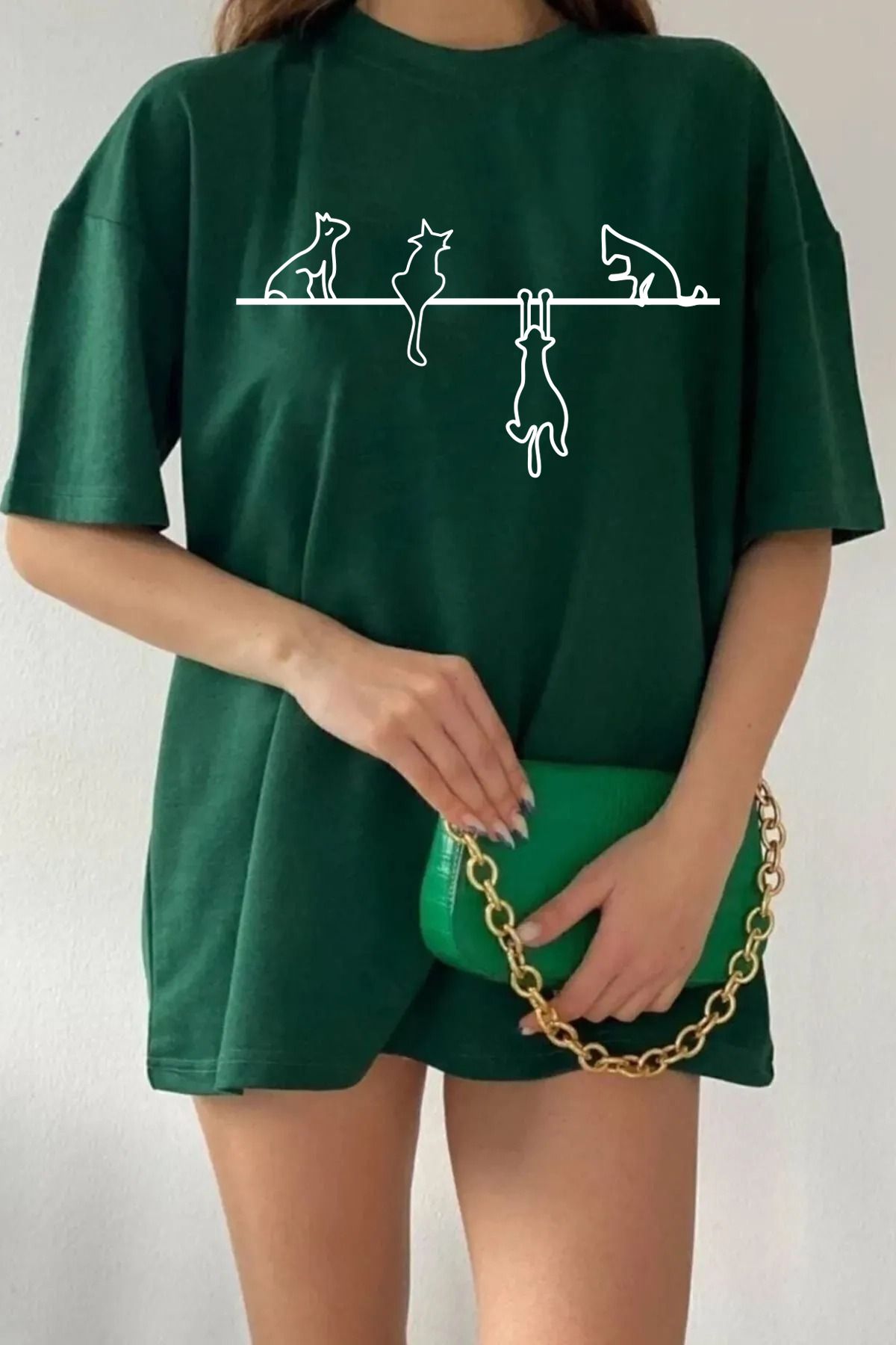 halowear Unisex İp Üzerinde Kediler Temalı Baskılı Rahat Kesim Yeşil T-Shirt